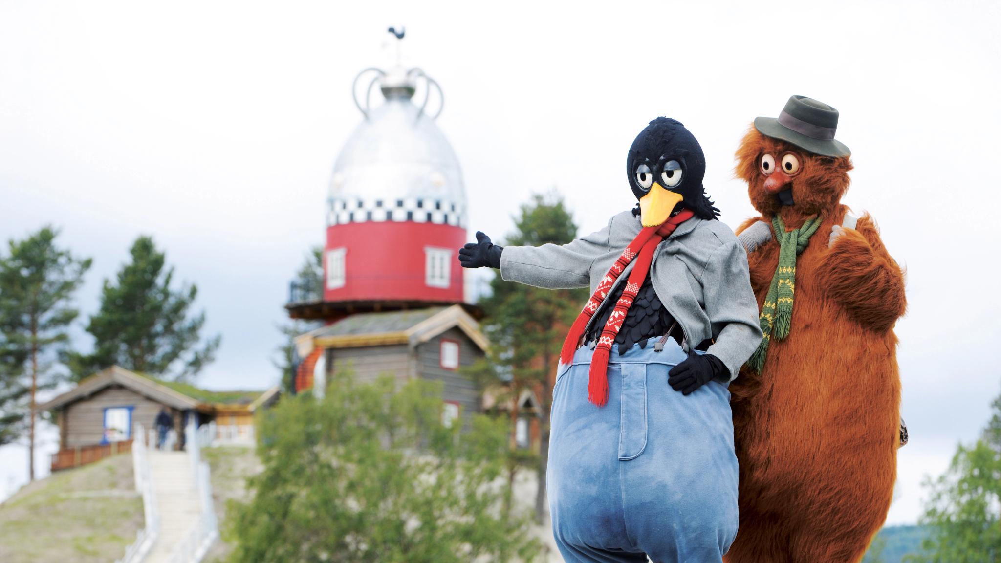 Solan and Ludvig in front of the Aukrust house in Alvdal in Eastern Norway