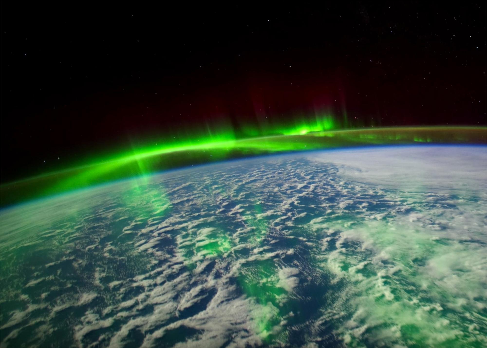 Nordlys over jorden, sett fra rommet