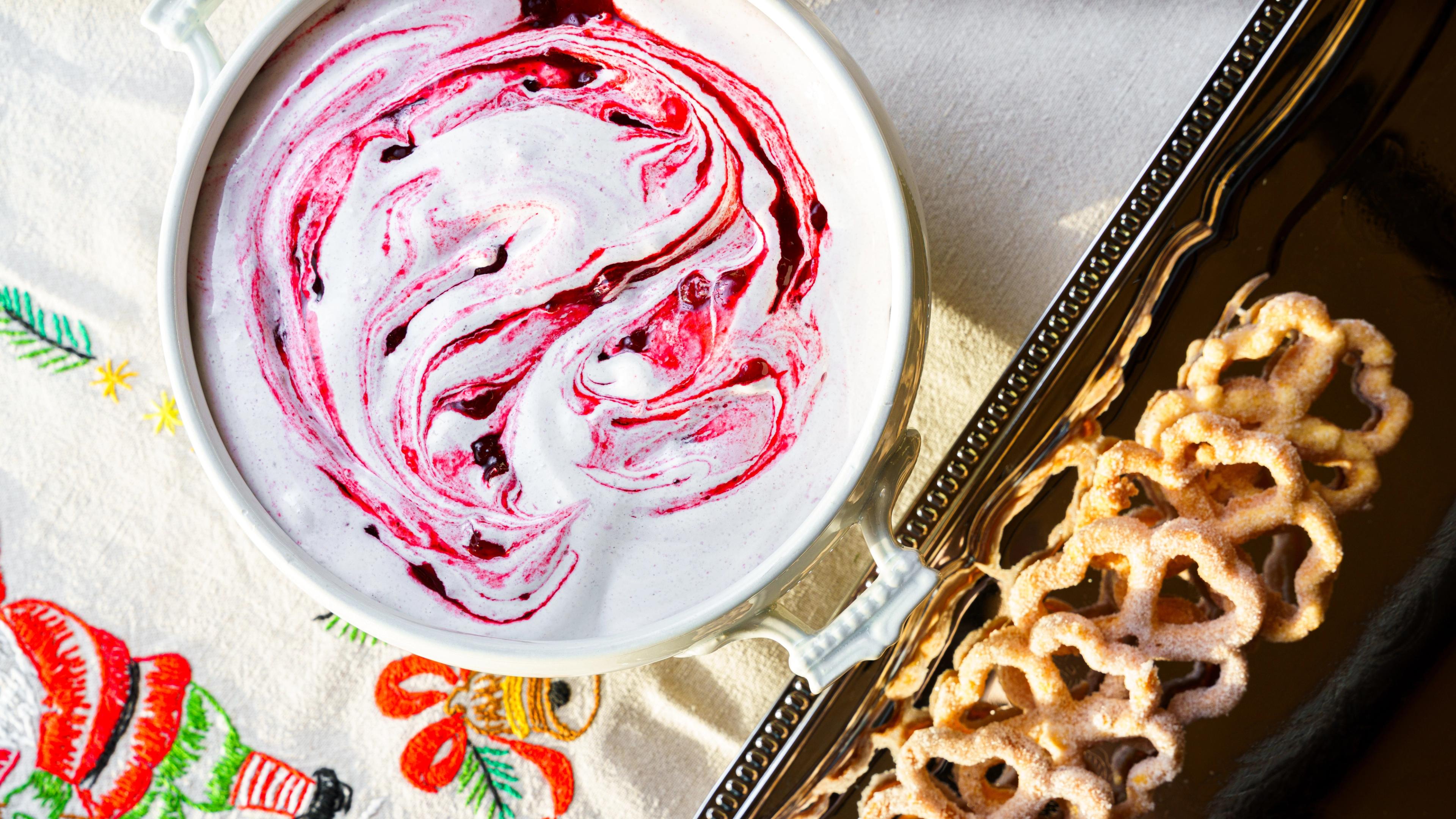 Trollkrem with Rosette biscuits