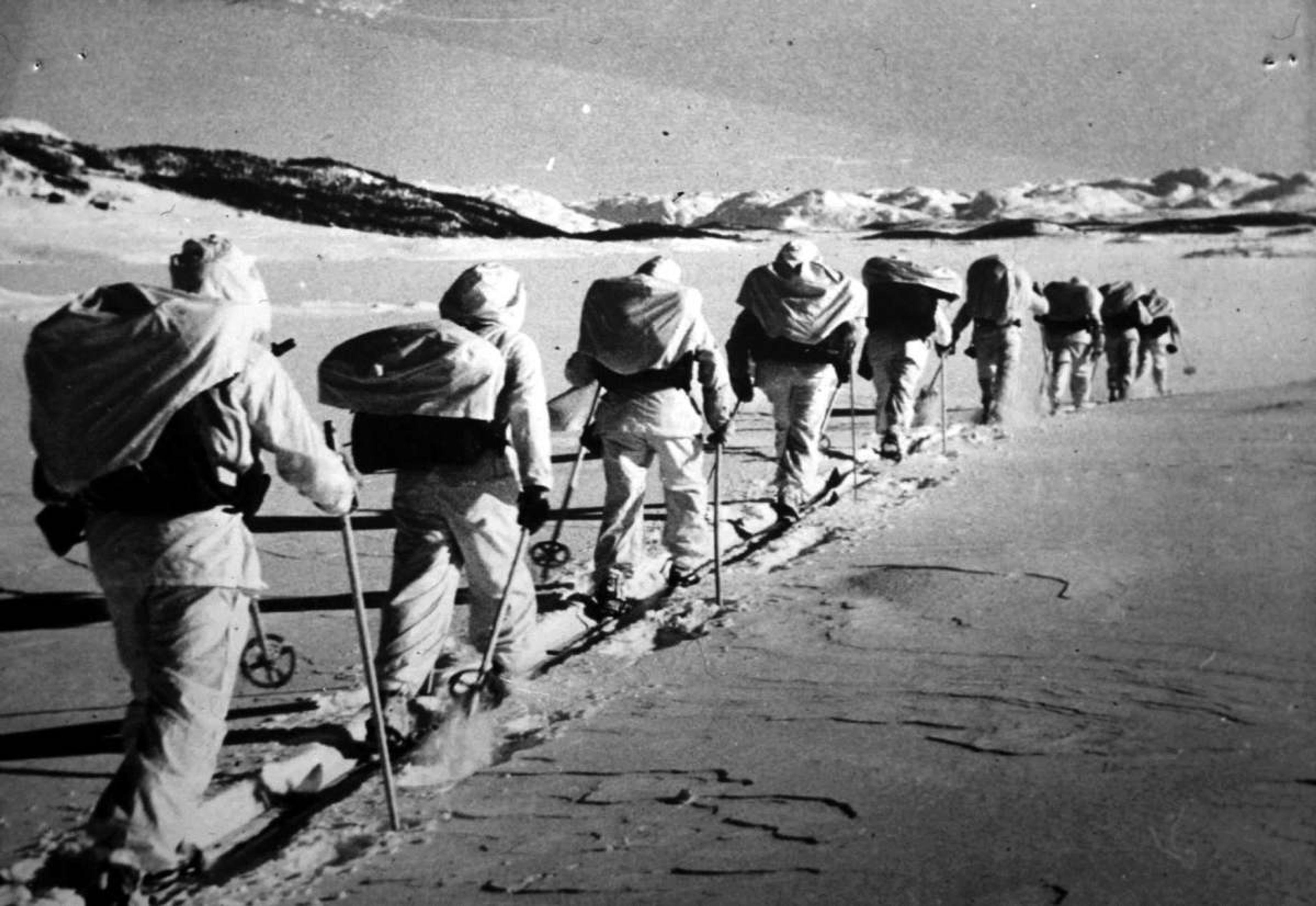 Saboteurs are cross-country skiing during the 2nd World War, Norway