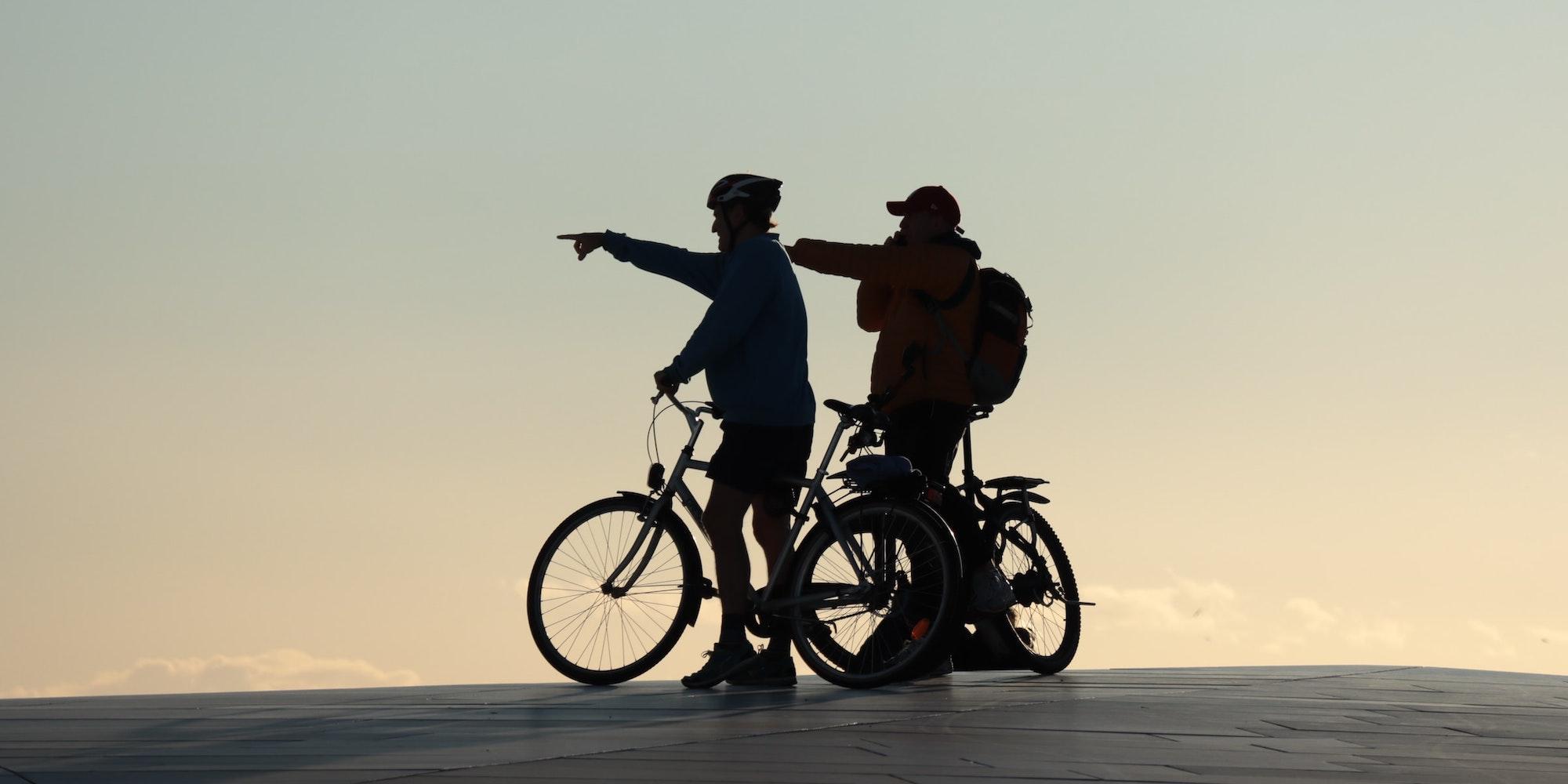 Two people biking in Oslo