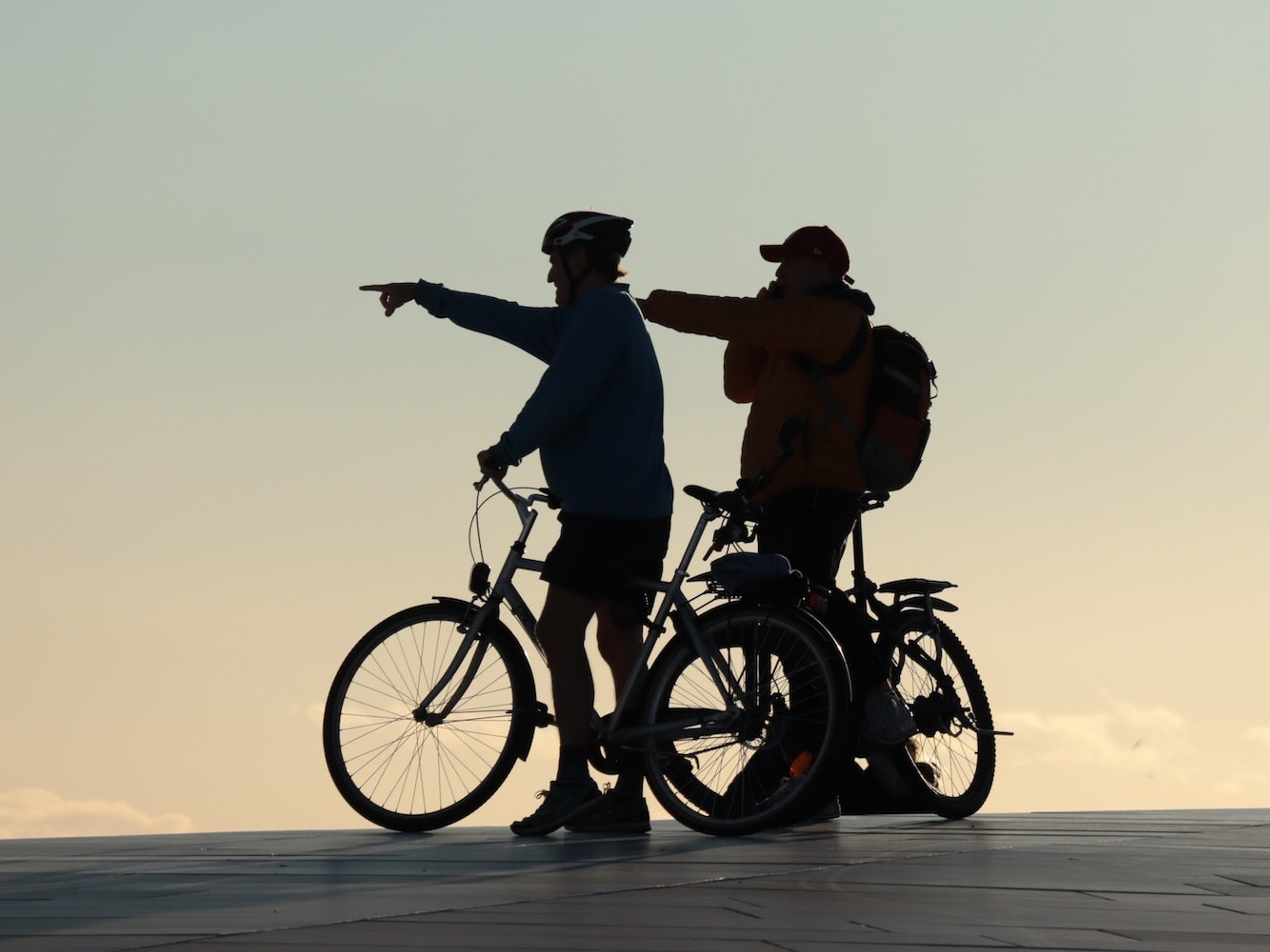 Two people biking in Oslo