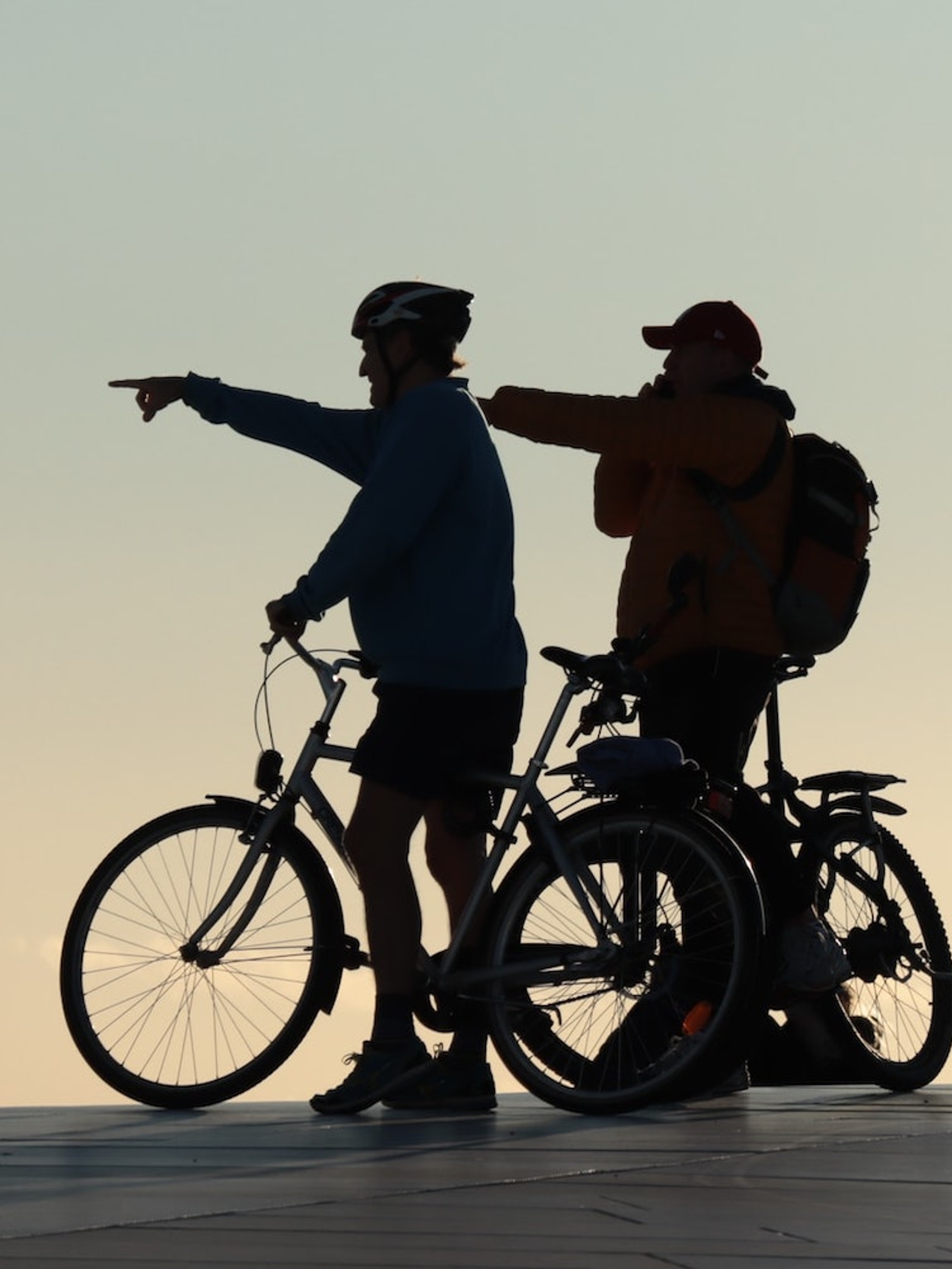 Two people biking in Oslo