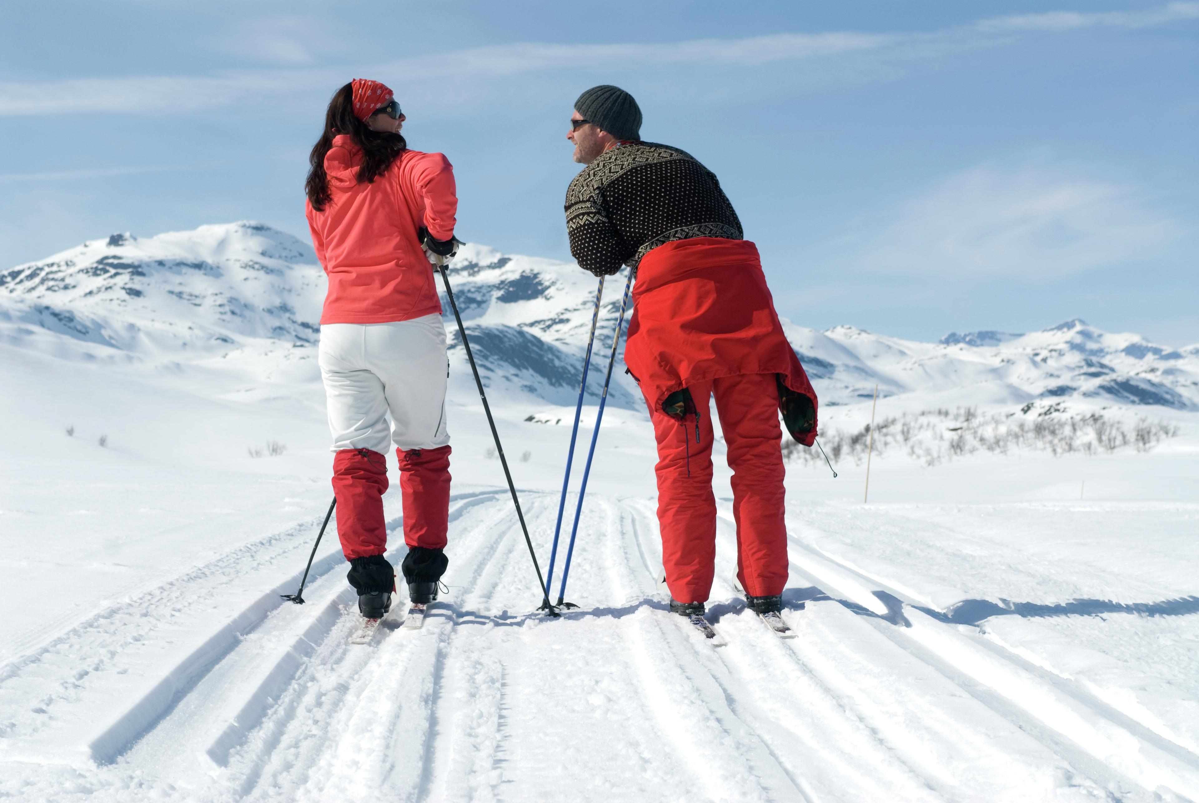 Couple skiing at Beitostølen