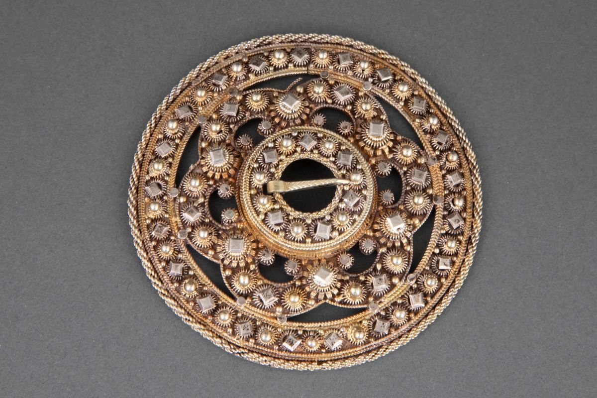 Slangesølje (snake brooch)