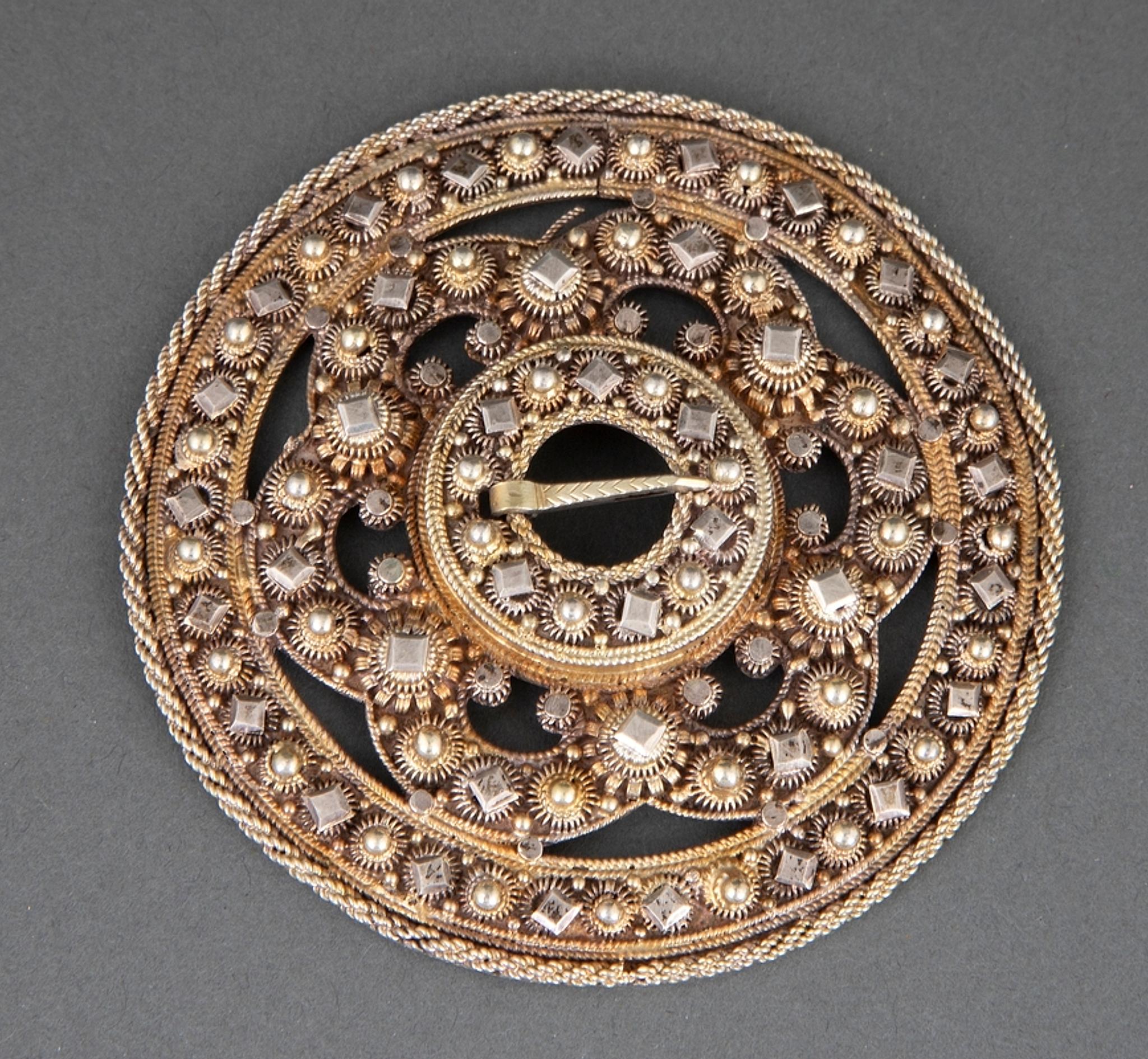 Slangesølje (snake brooch)