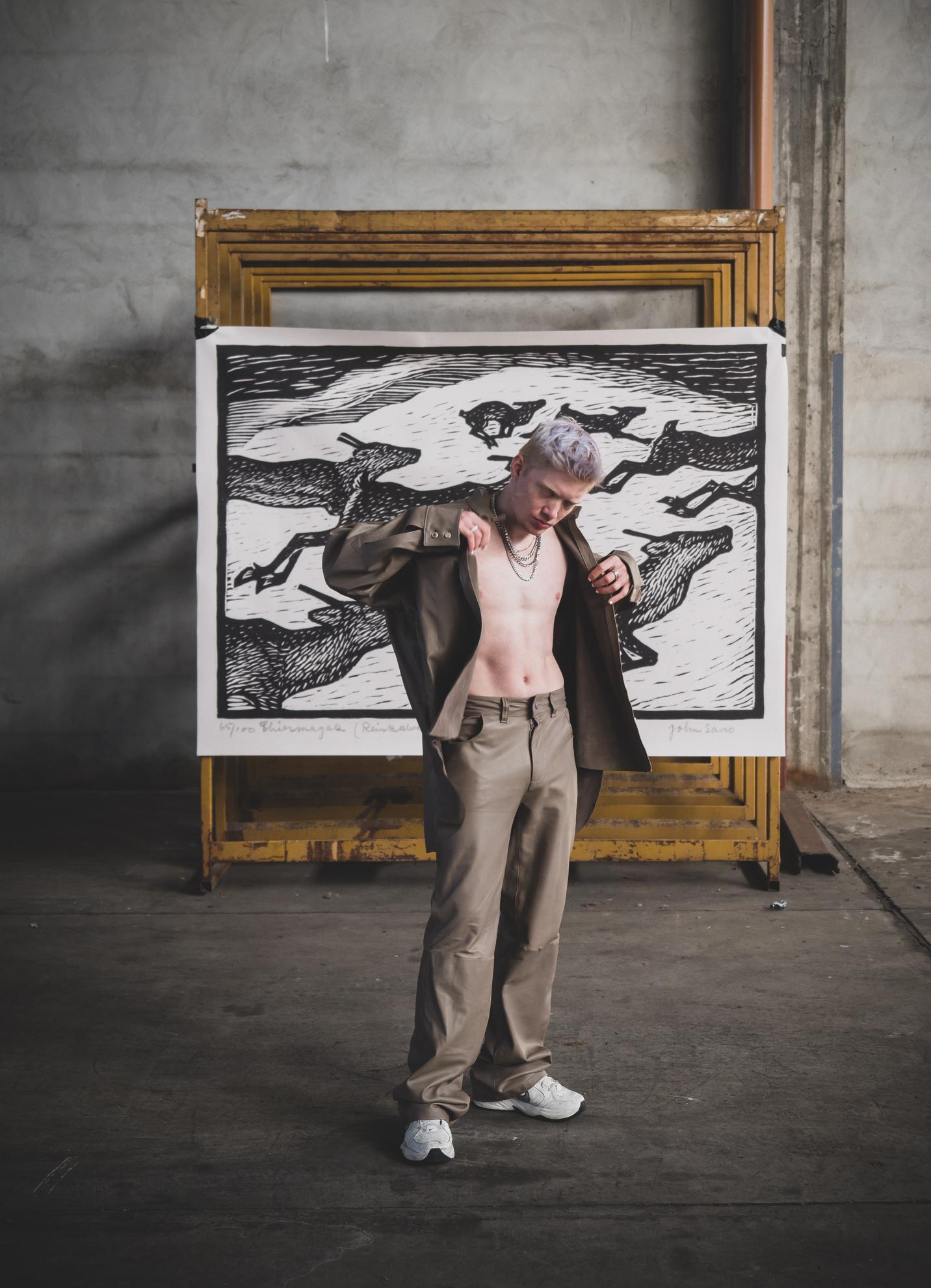 En model i Gobmi klær