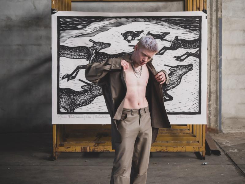 A model wearing Gobmi clothing