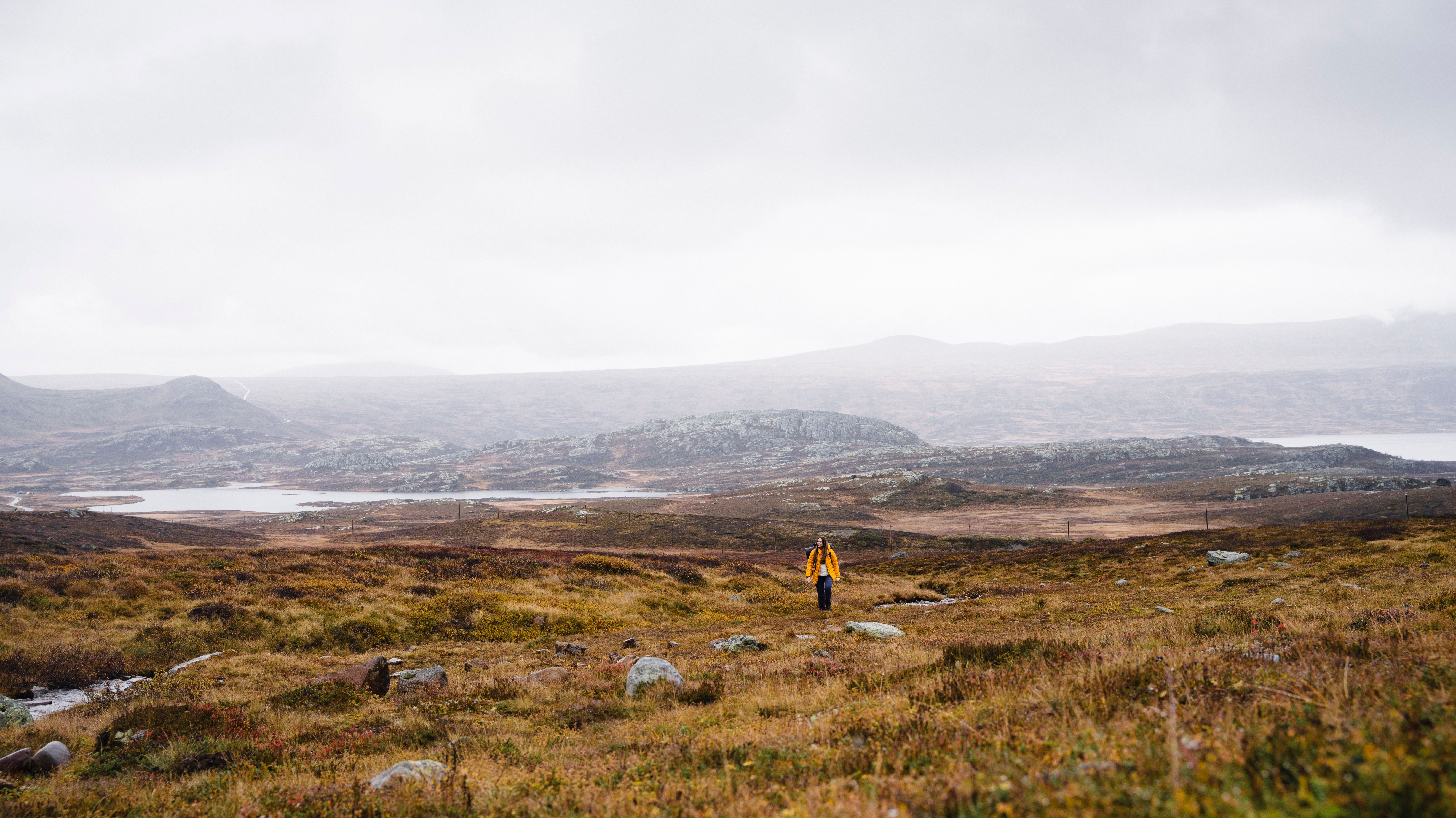 A woman hiking in the mountain in autumn.