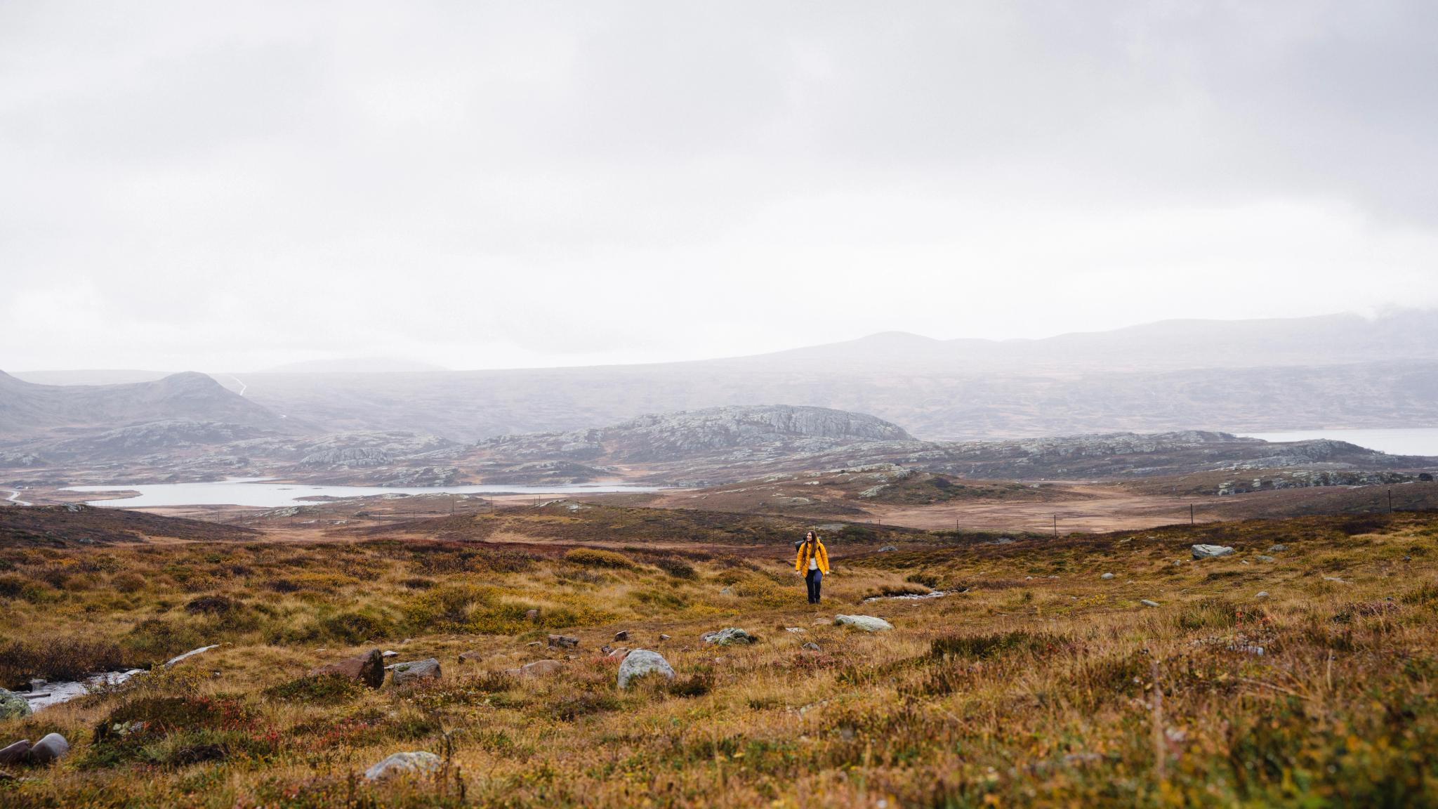 A woman hiking in the mountain in autumn.
