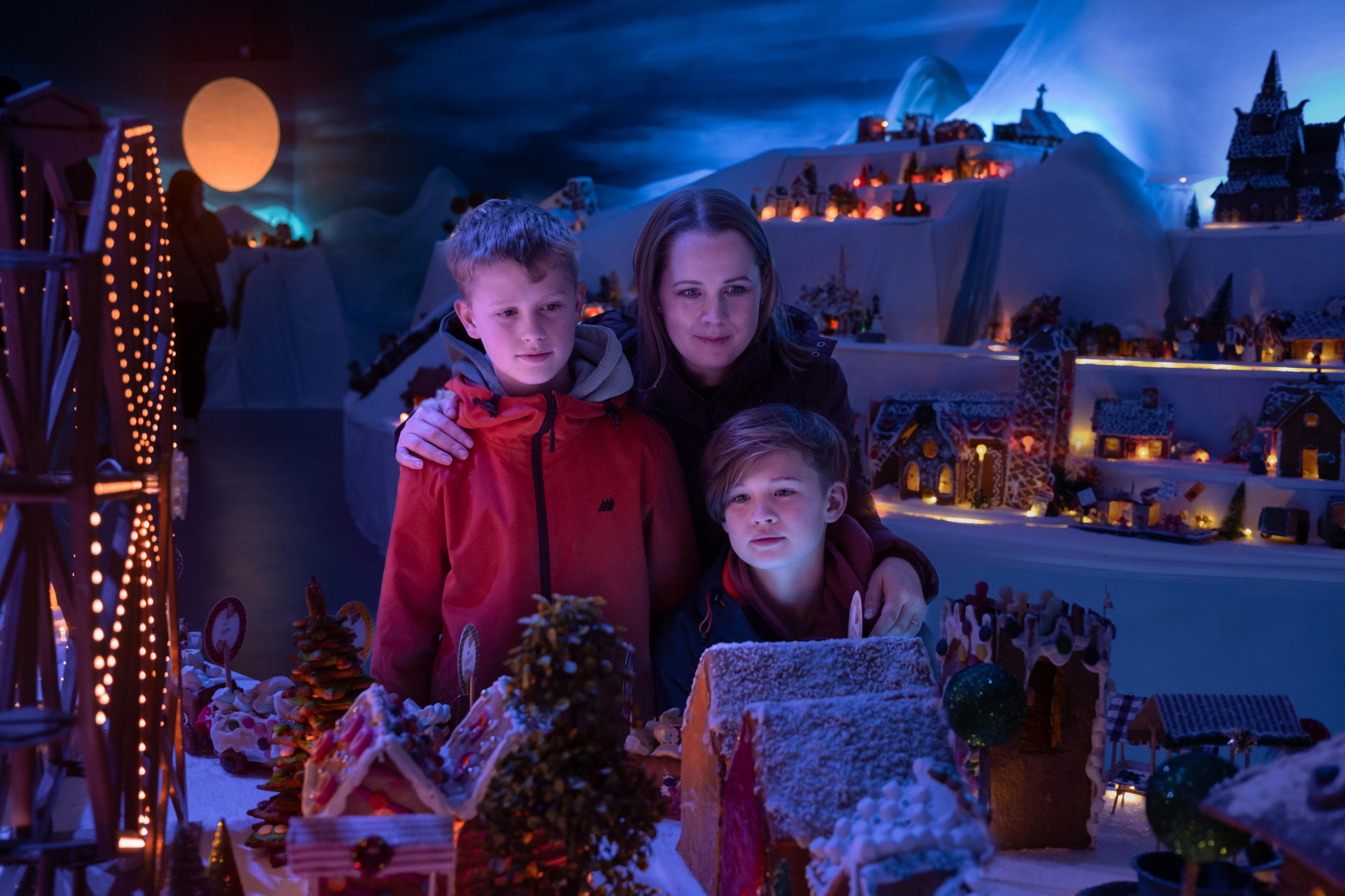 Kids watching the gingerbread town in Bergen.