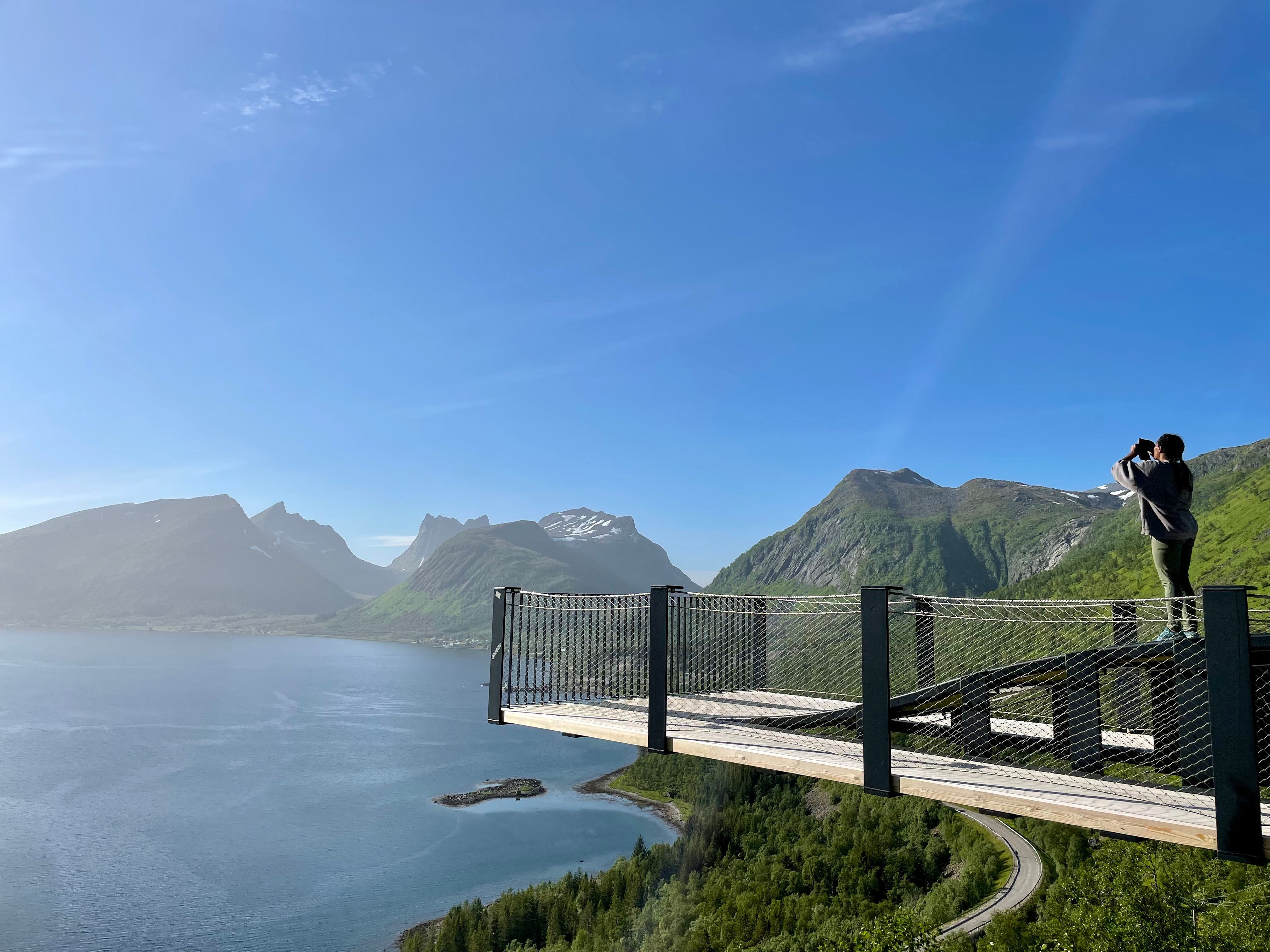 A woman standing at Bergsbotn viewing point