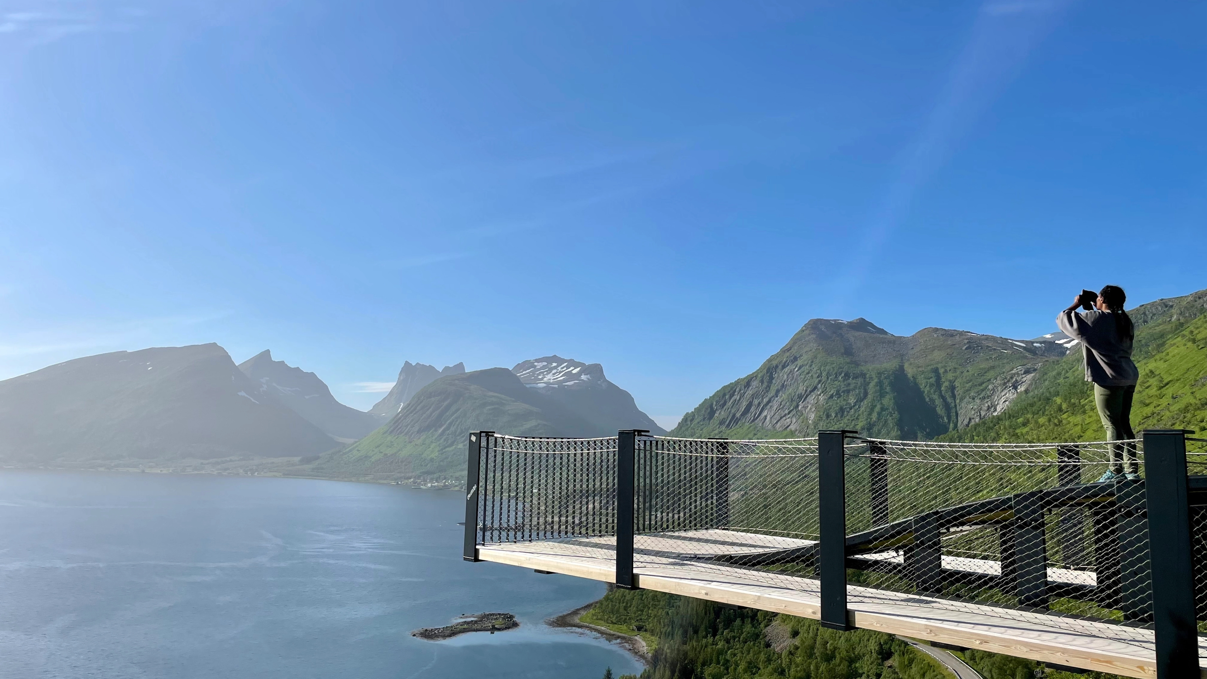A woman standing at Bergsbotn viewing point