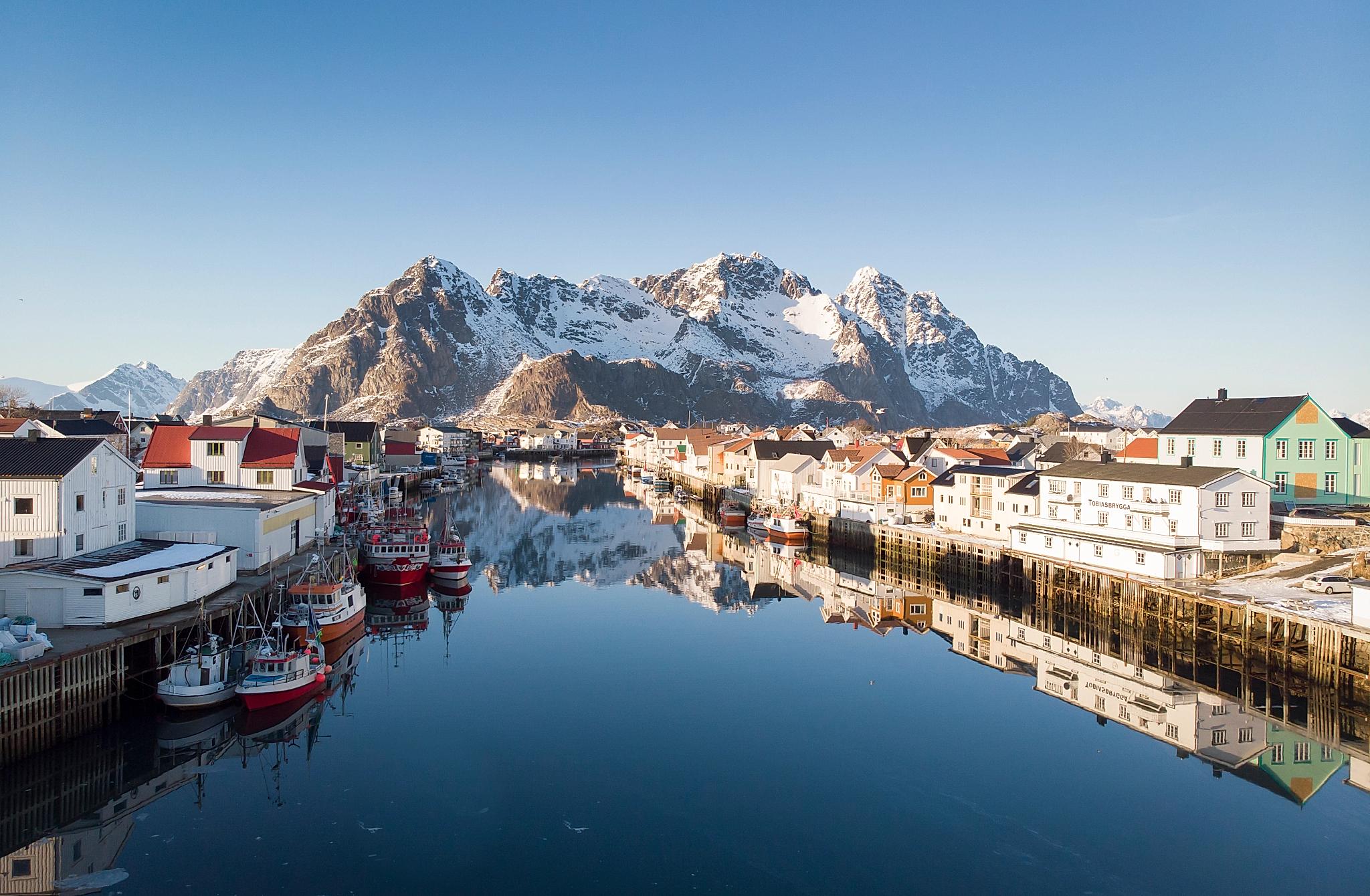 Il villaggio di pescatori di Henningvær alle Lofoten, Norvegia settentrionale