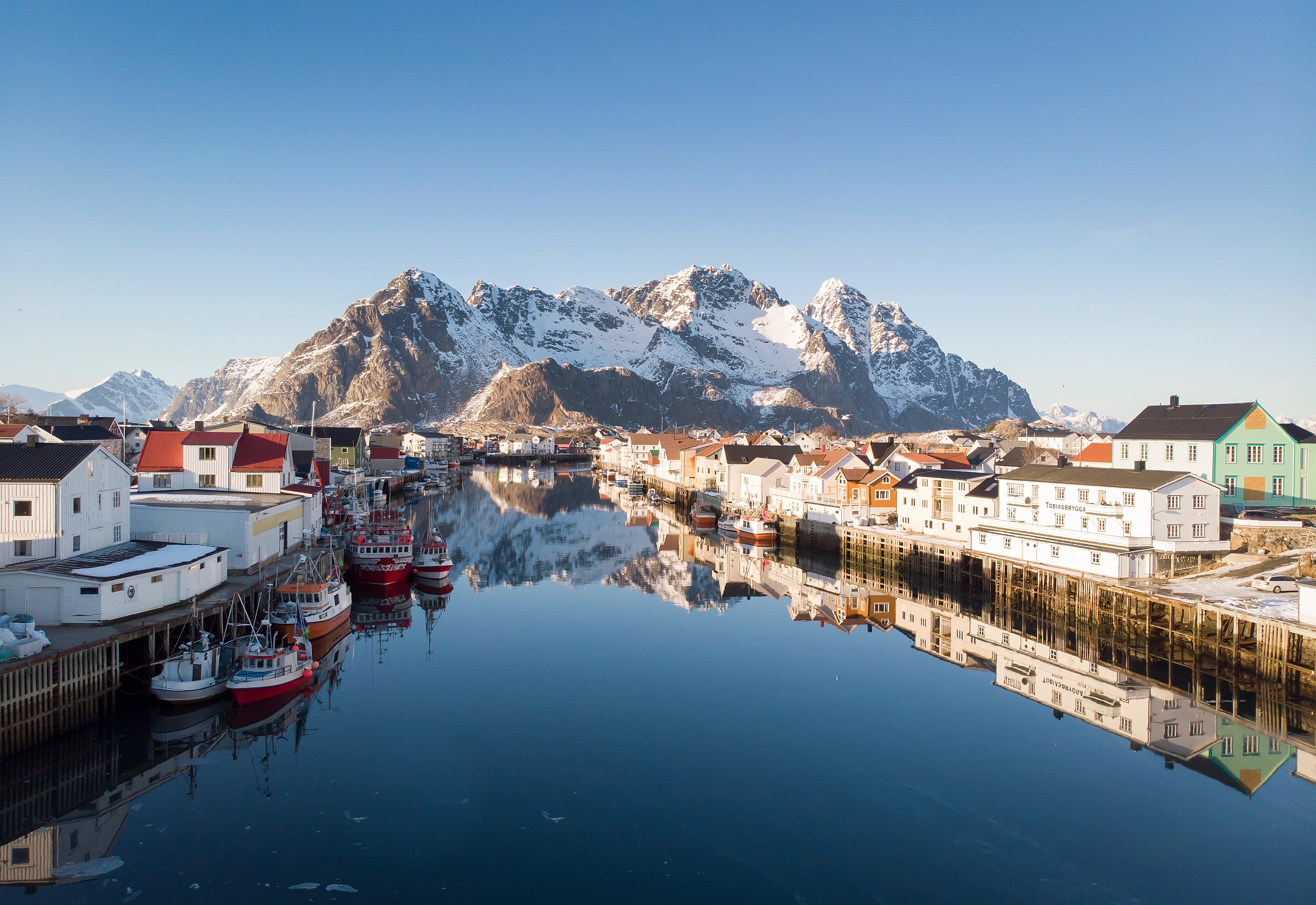 Le village de pêcheurs de Henningvær dans les Lofoten, en Norvège du Nord