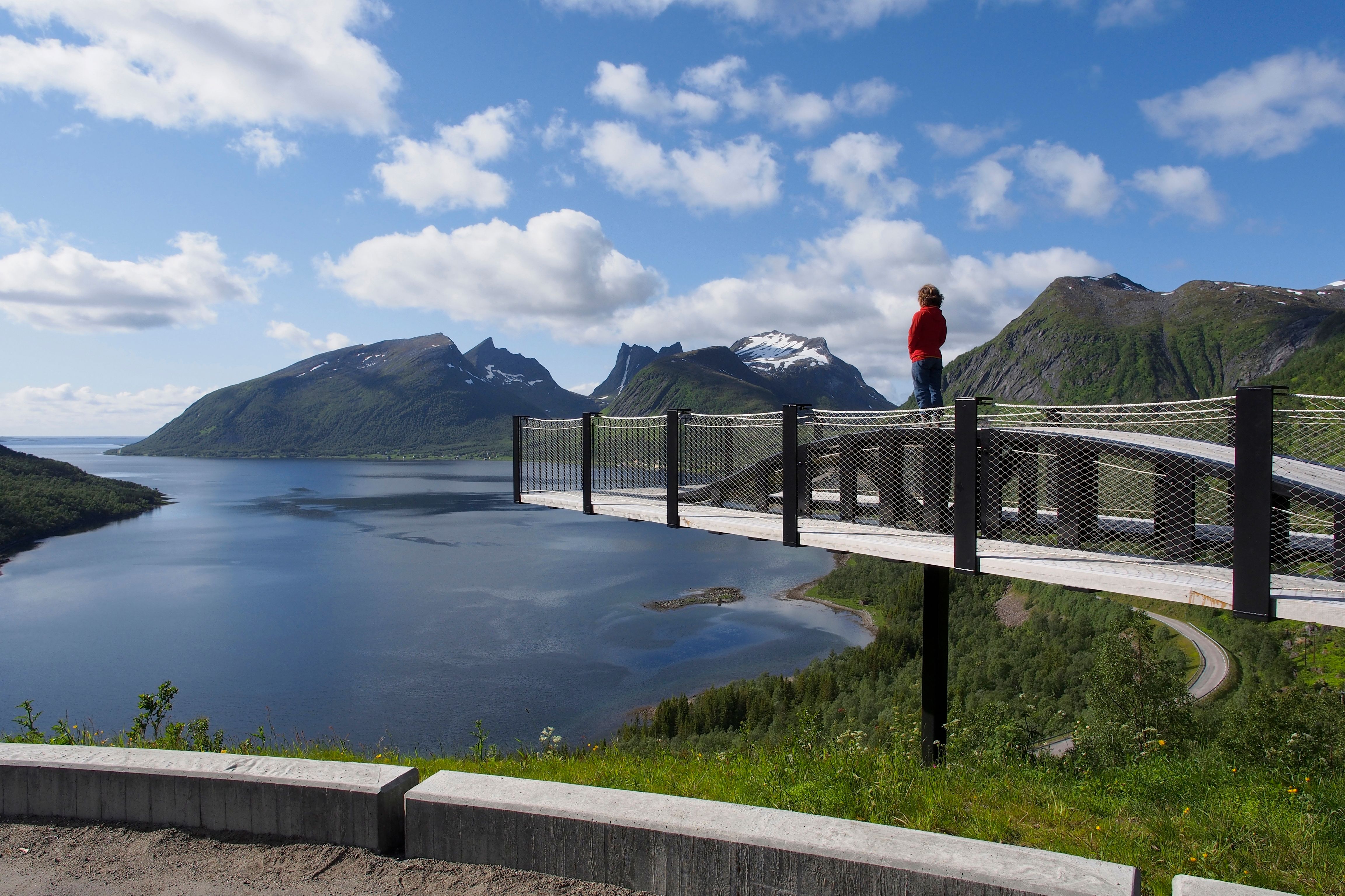 A person standing at the viewing platform in Bergsbotn on the Norwegian Scenic Route Senja, Northern Norway