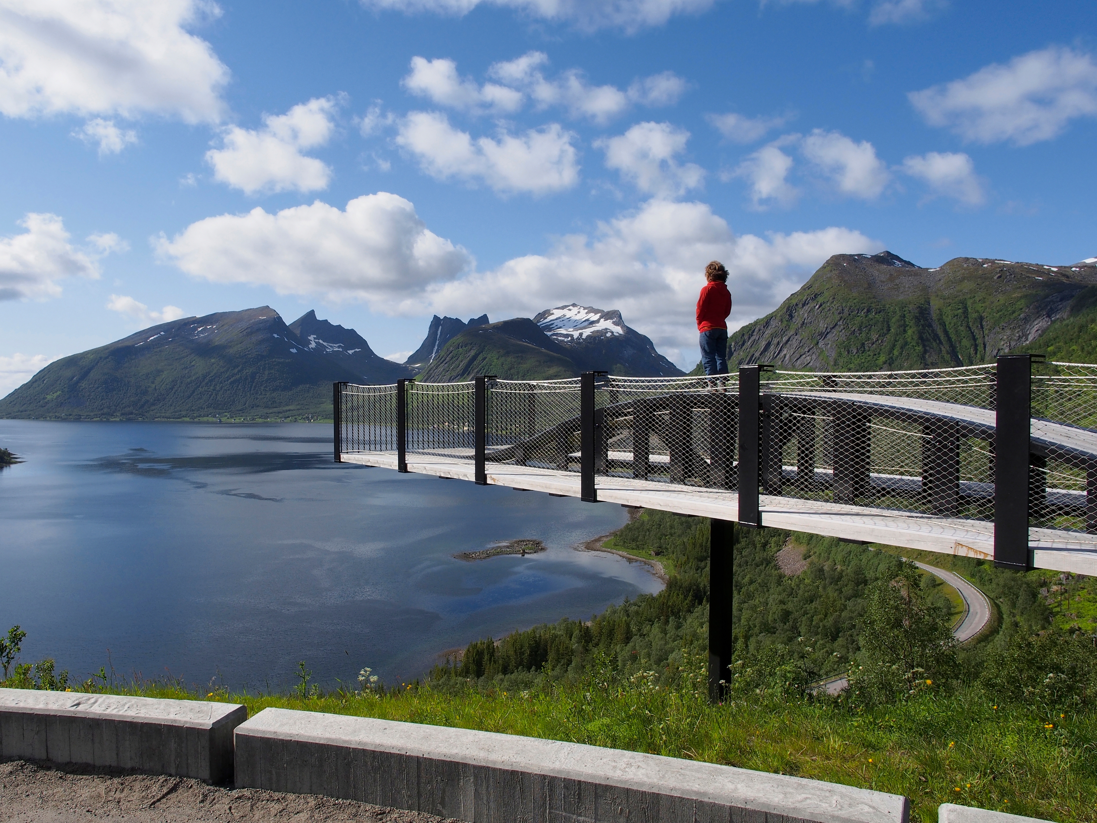 A person standing at the viewing platform in Bergsbotn on the Norwegian Scenic Route Senja, Northern Norway