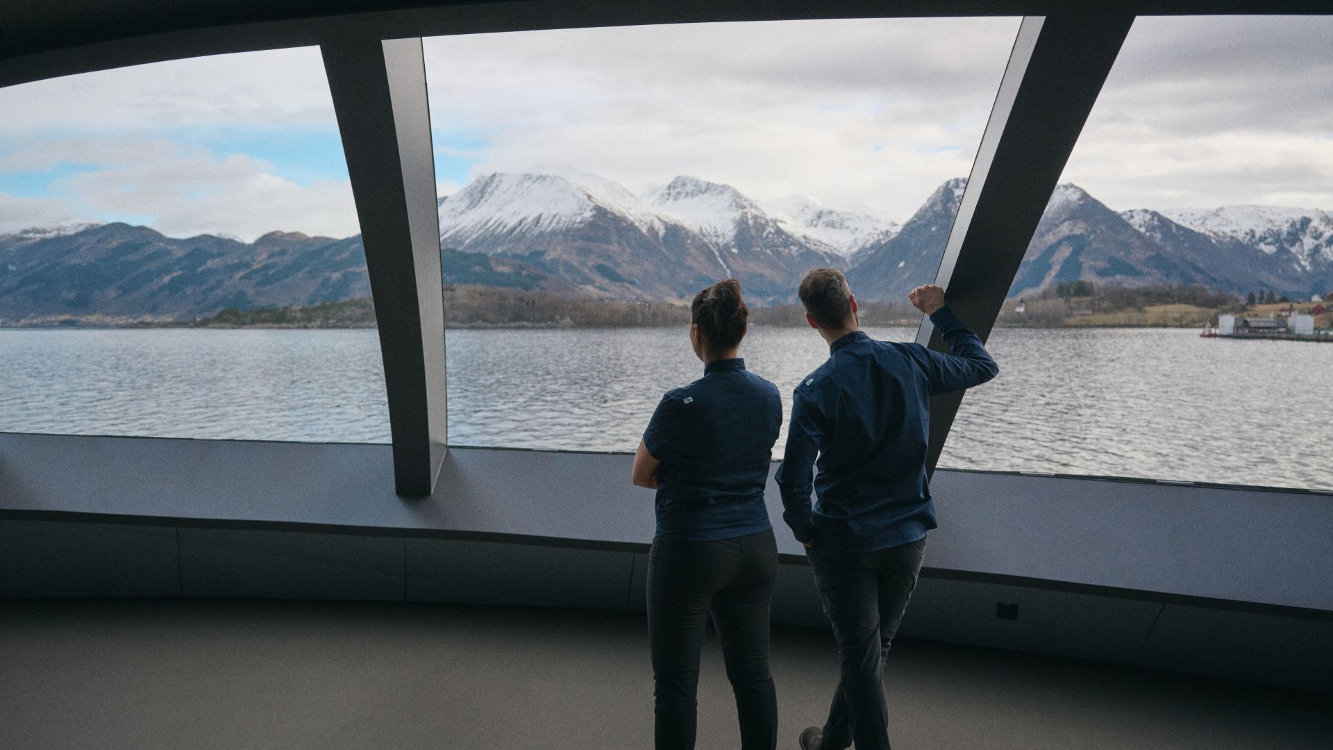 Two people enjoying the view from the Iris restaurant at The Salmon Eye in Hardanger