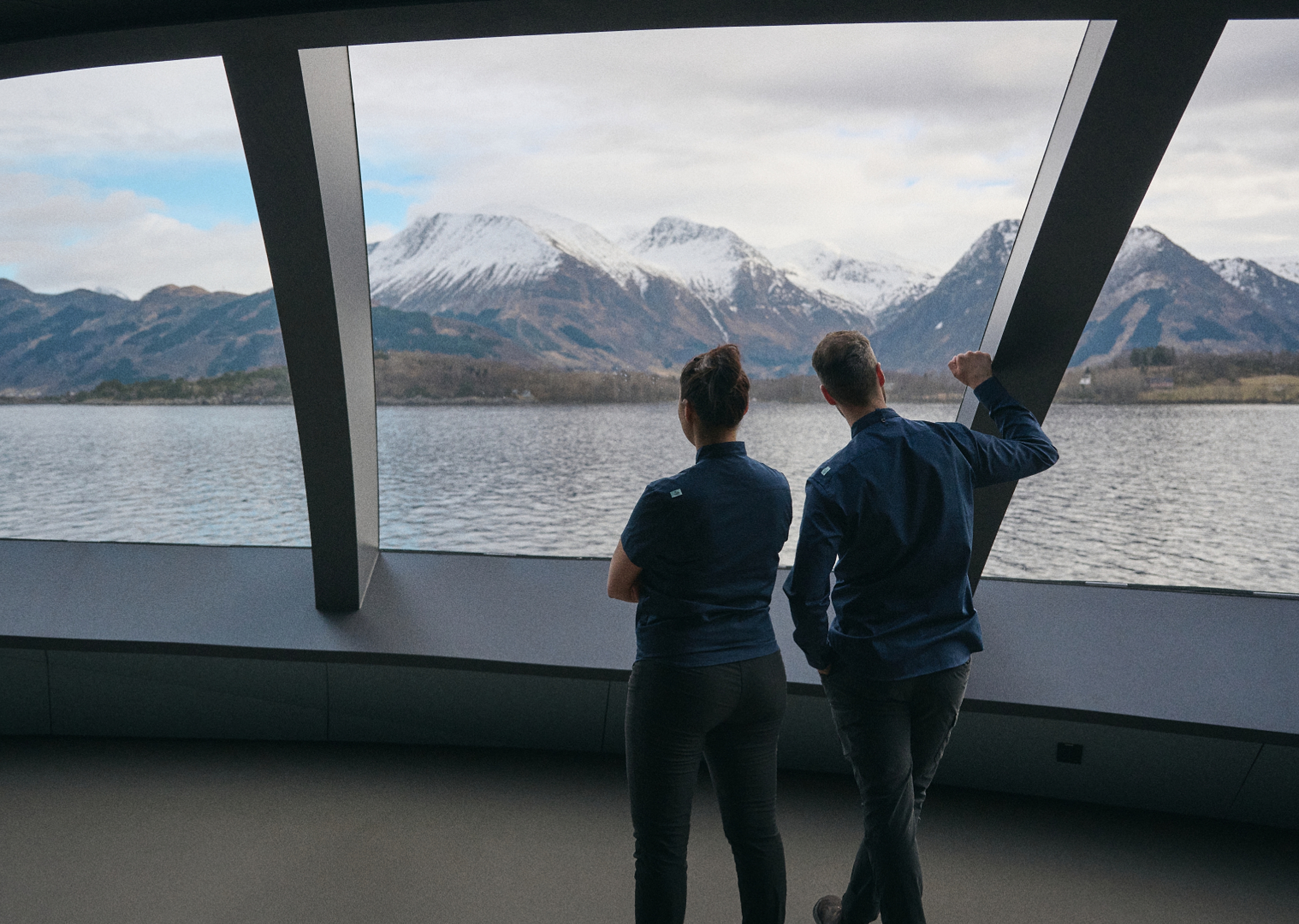 Two people enjoying the view from the Iris restaurant at The Salmon Eye in Hardanger