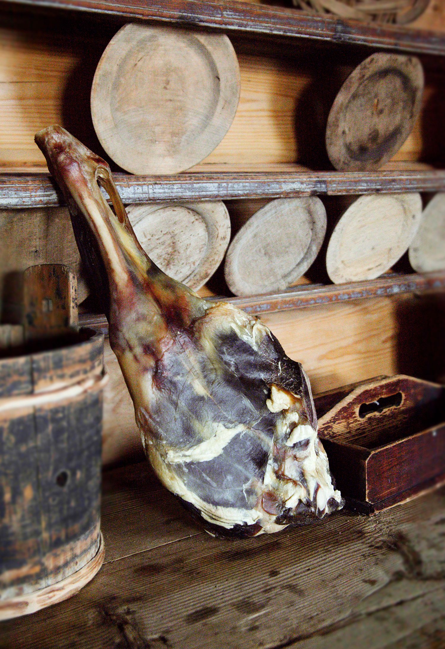 Fenalår in an old wooden cabin