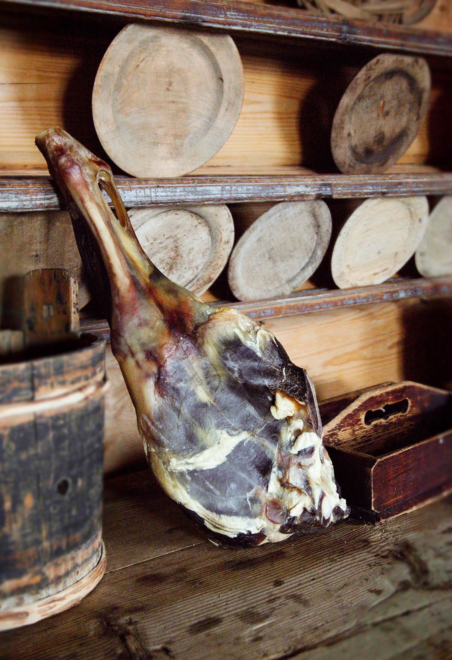 Fenalår in an old wooden cabin