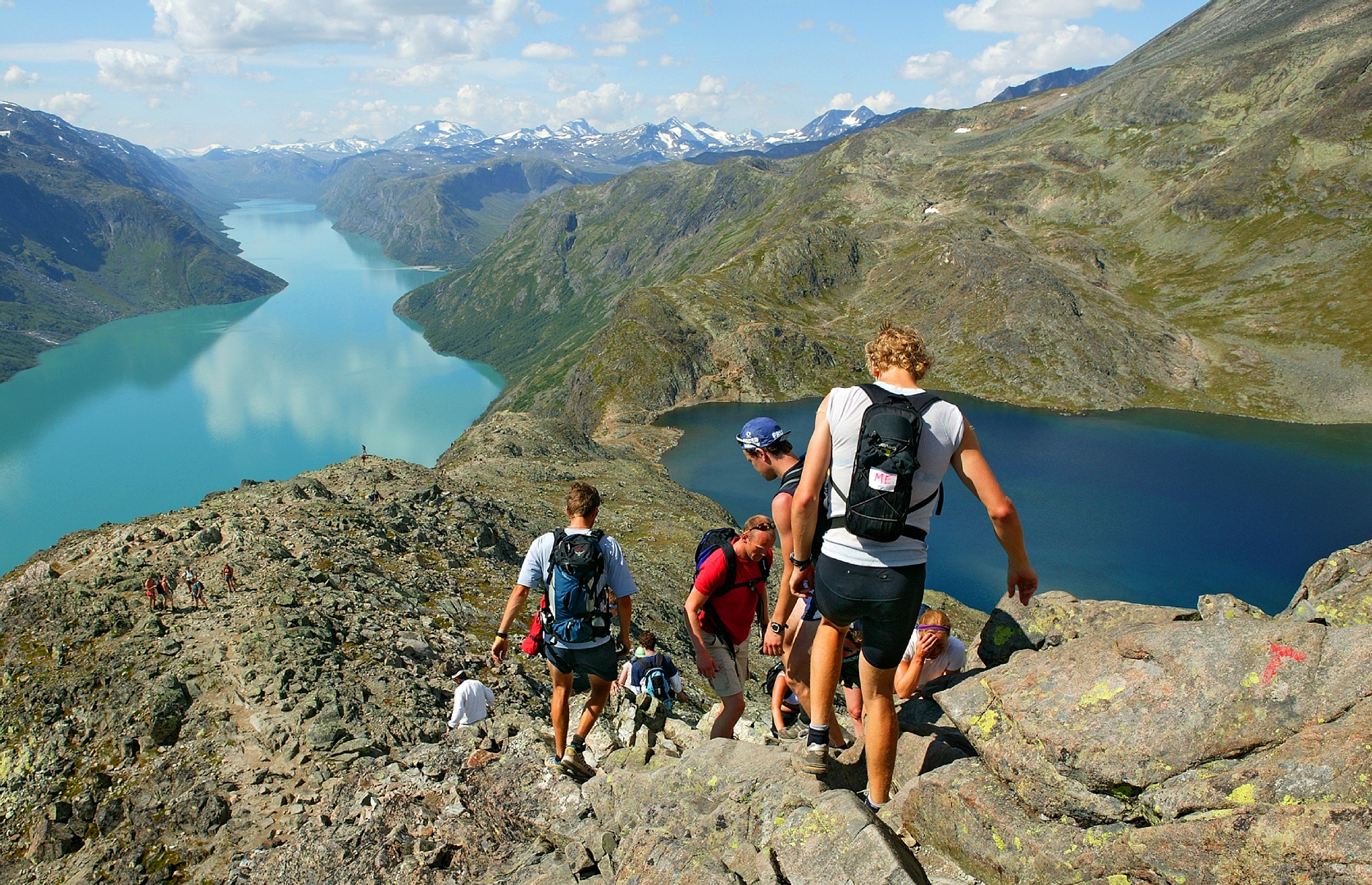 Venner går Besseggen