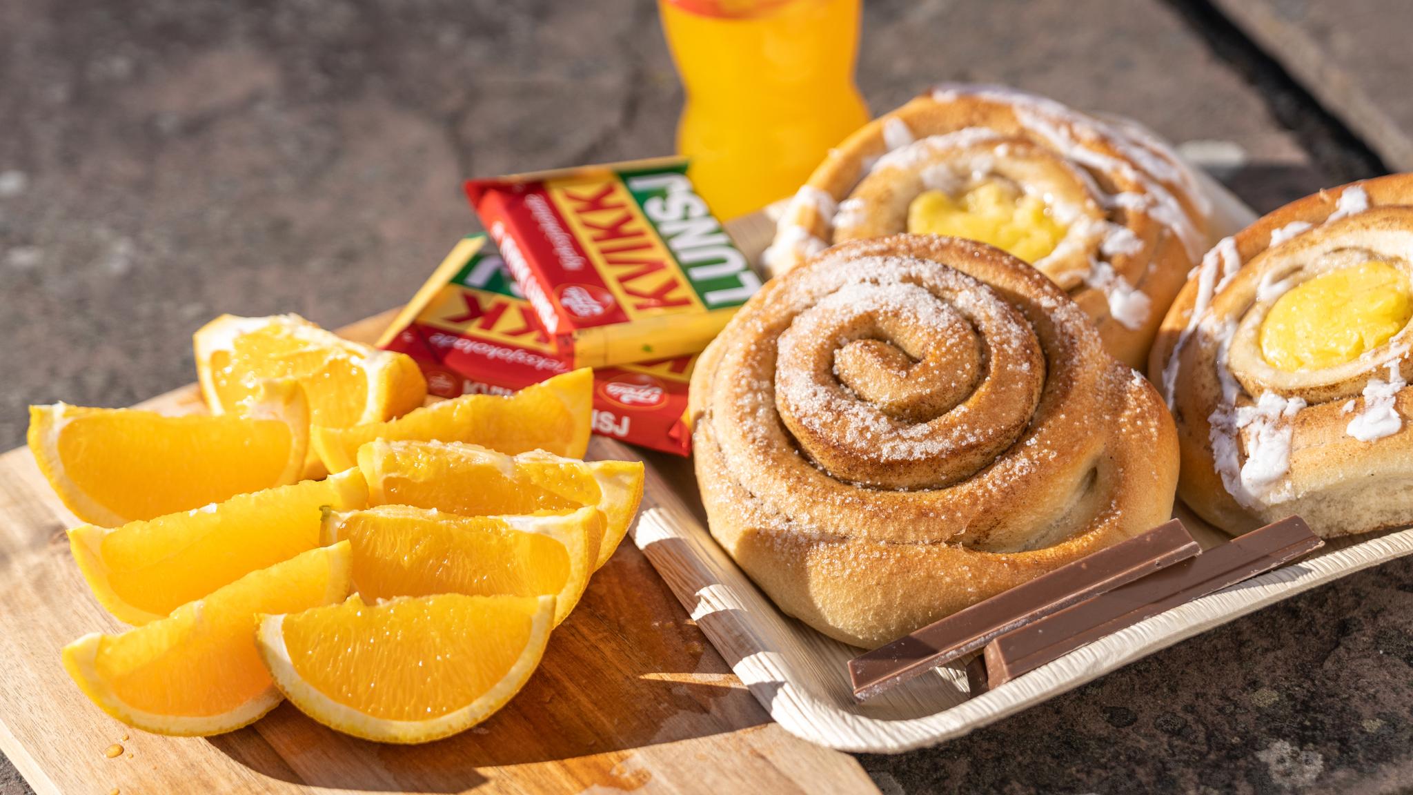 Typically Norwegian Easter snacks: oranges, Solo soda, Kvikk lunsj chocolate, sun buns