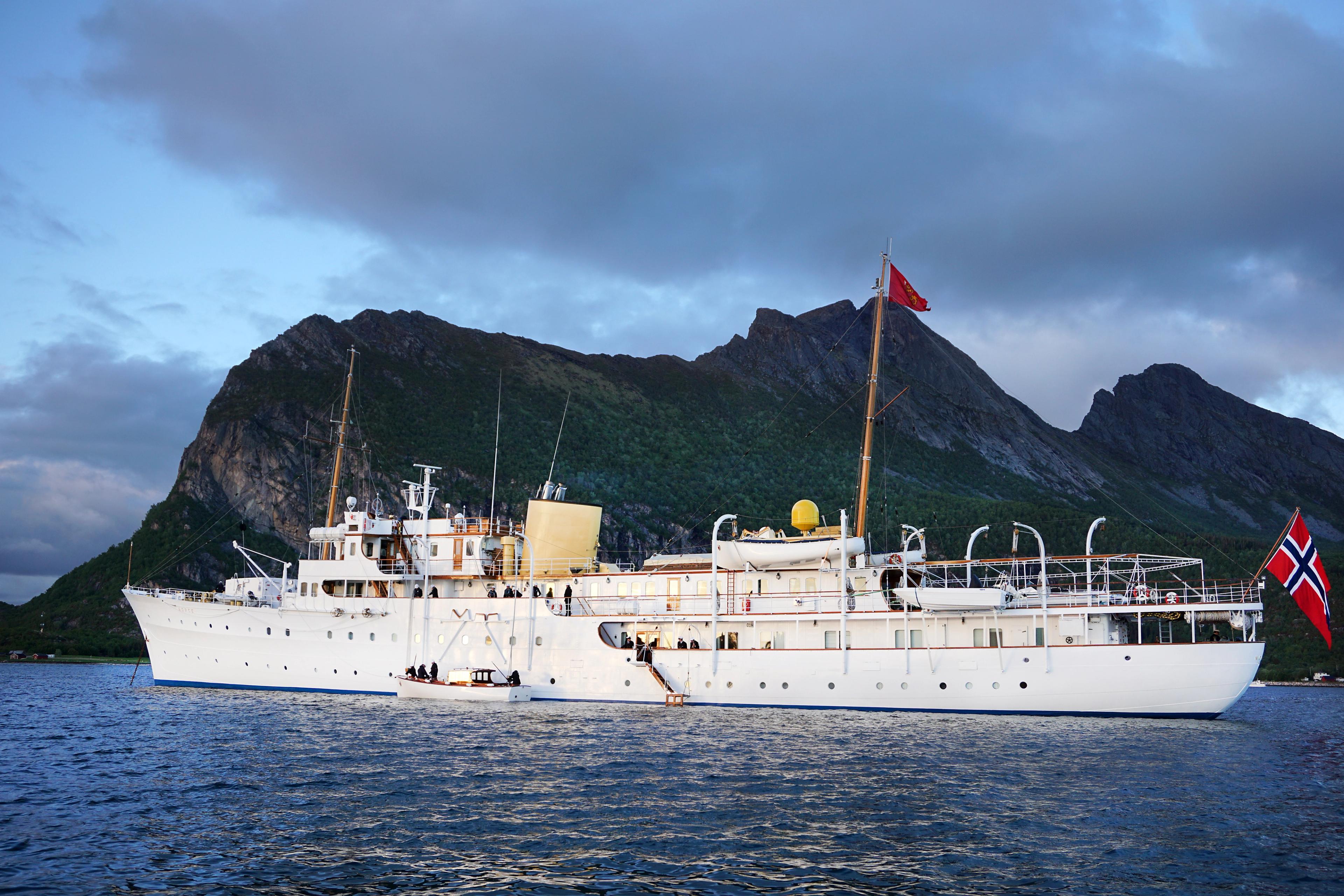 The Royal Yacht, Norge, in Steigen