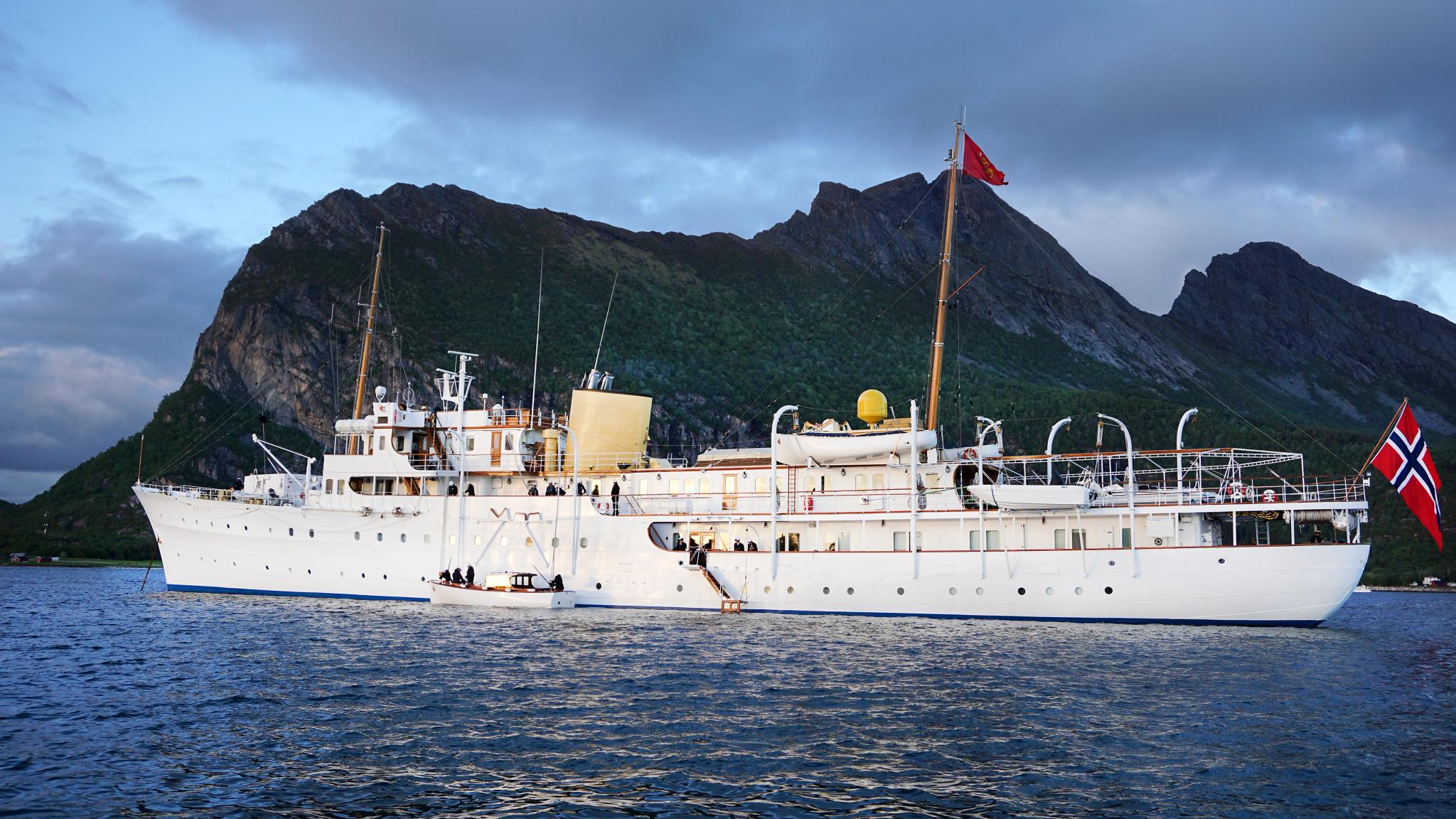 The Royal Yacht, Norge, in Steigen