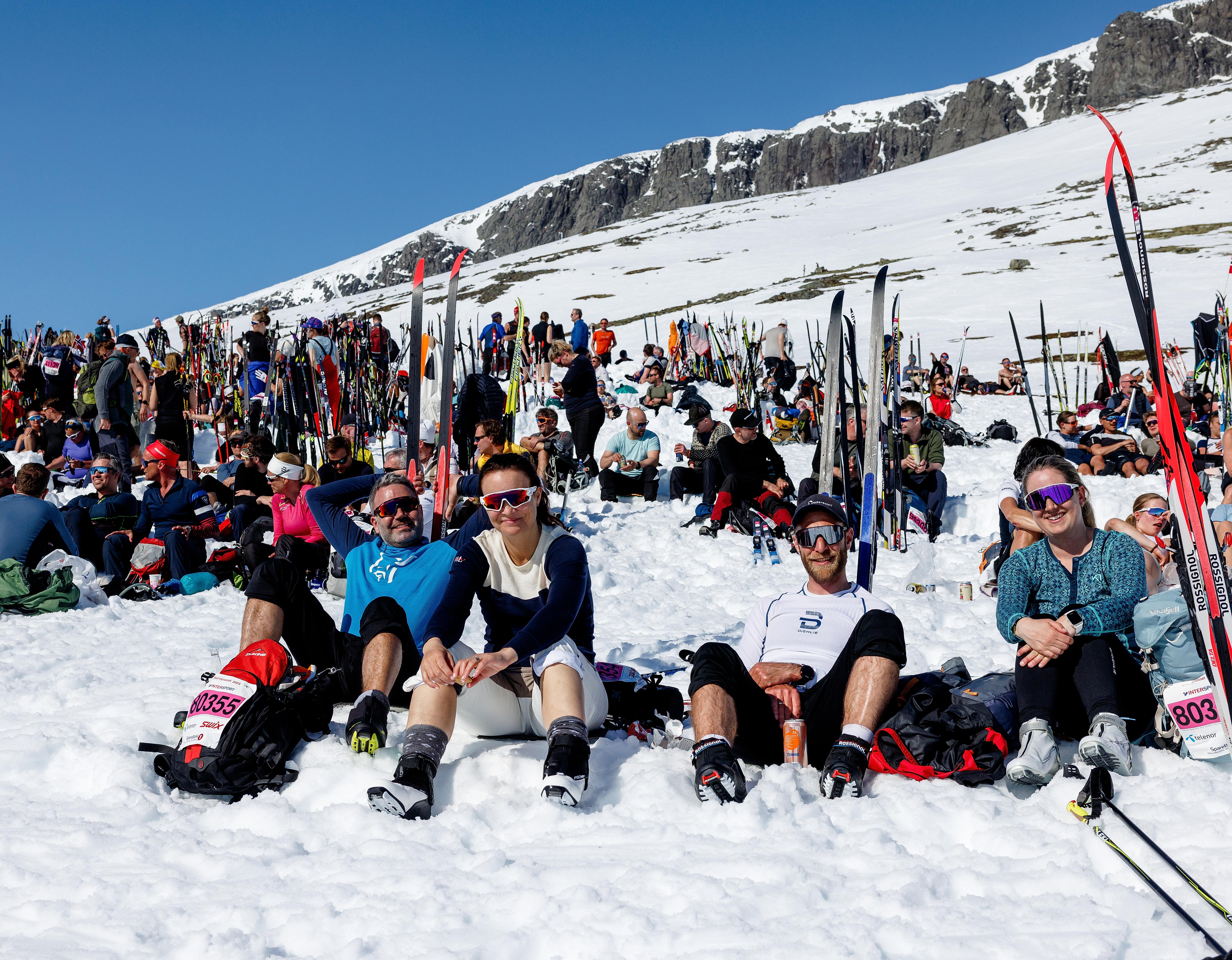 Friends having a break at the Skarverennet cross country race