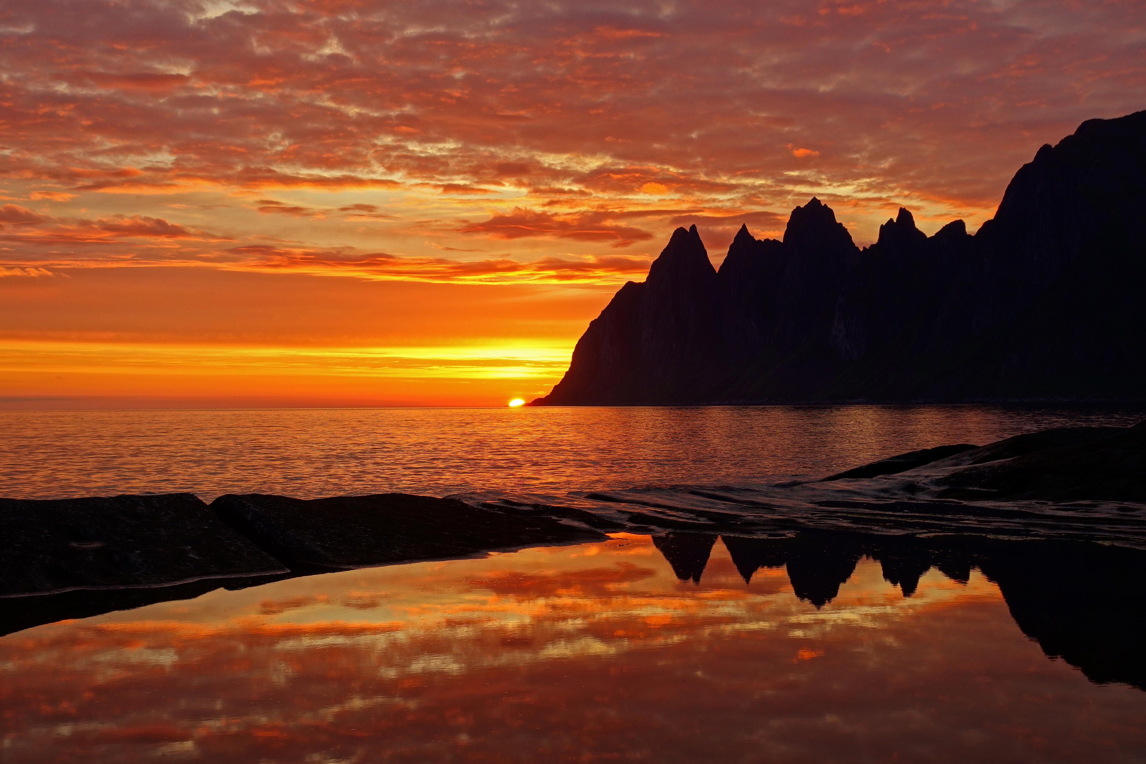 Midnight sun at Tungeneset in Senja