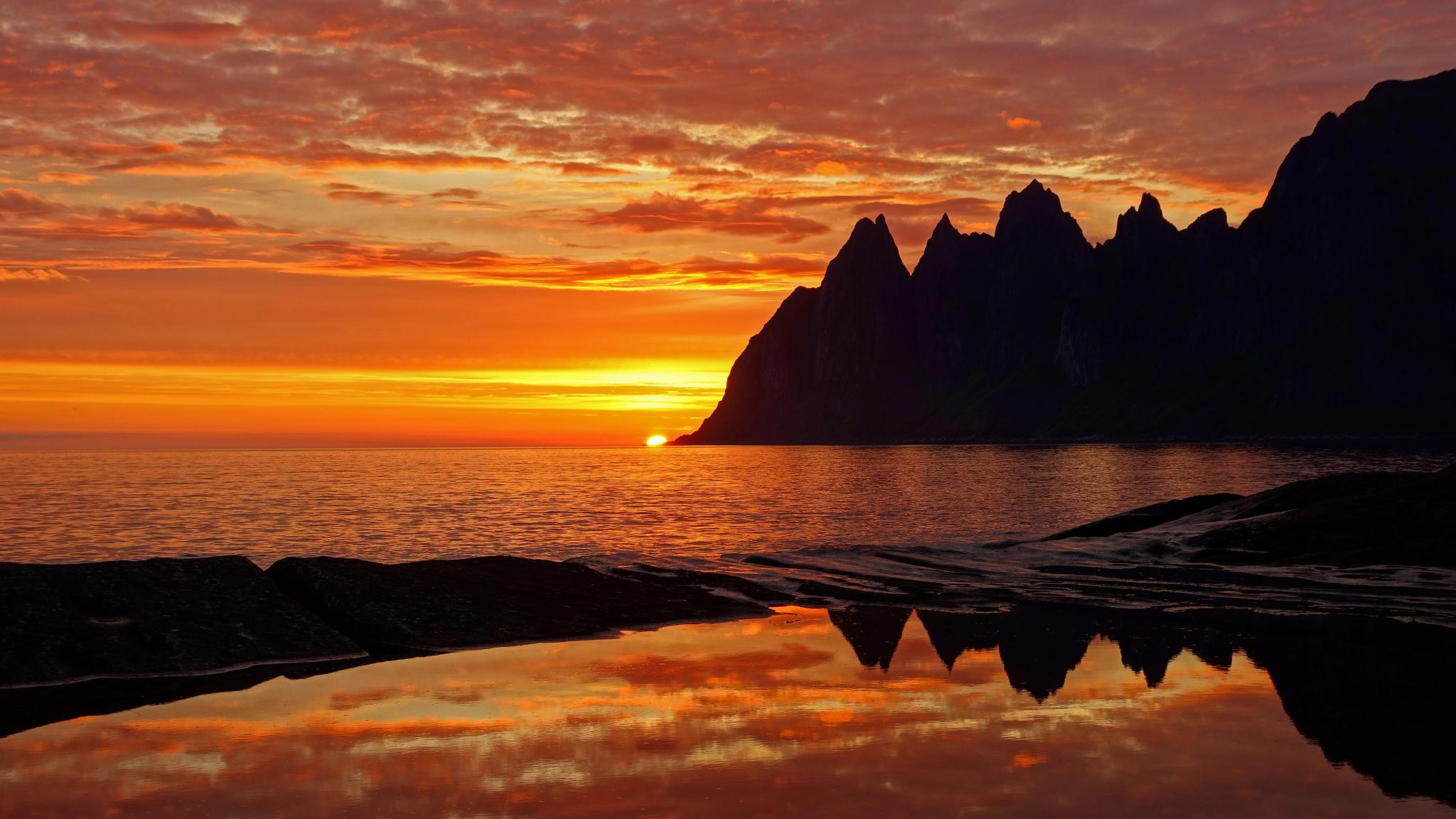 Midnight sun at Tungeneset in Senja