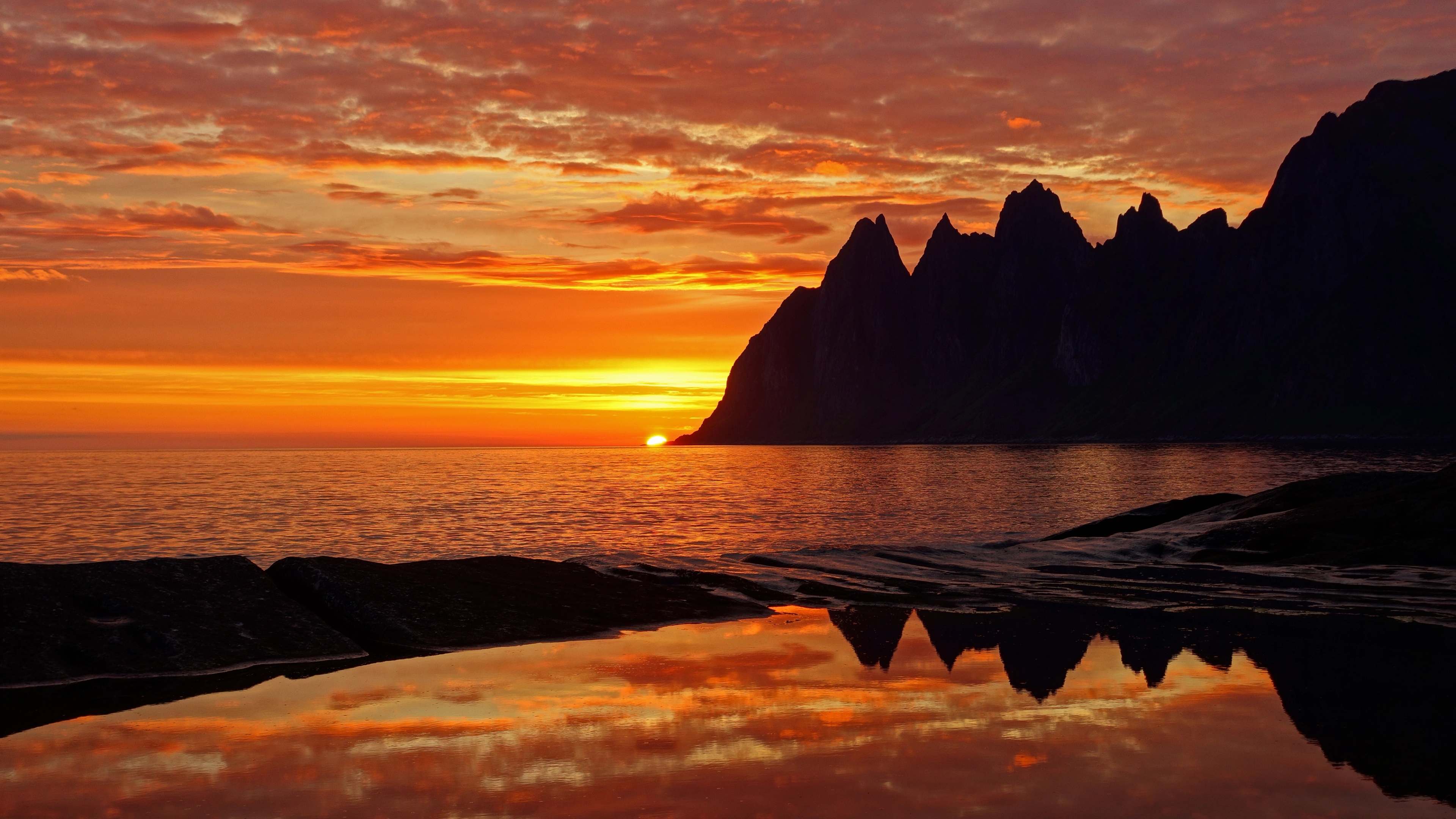 Midnight sun at Tungeneset in Senja