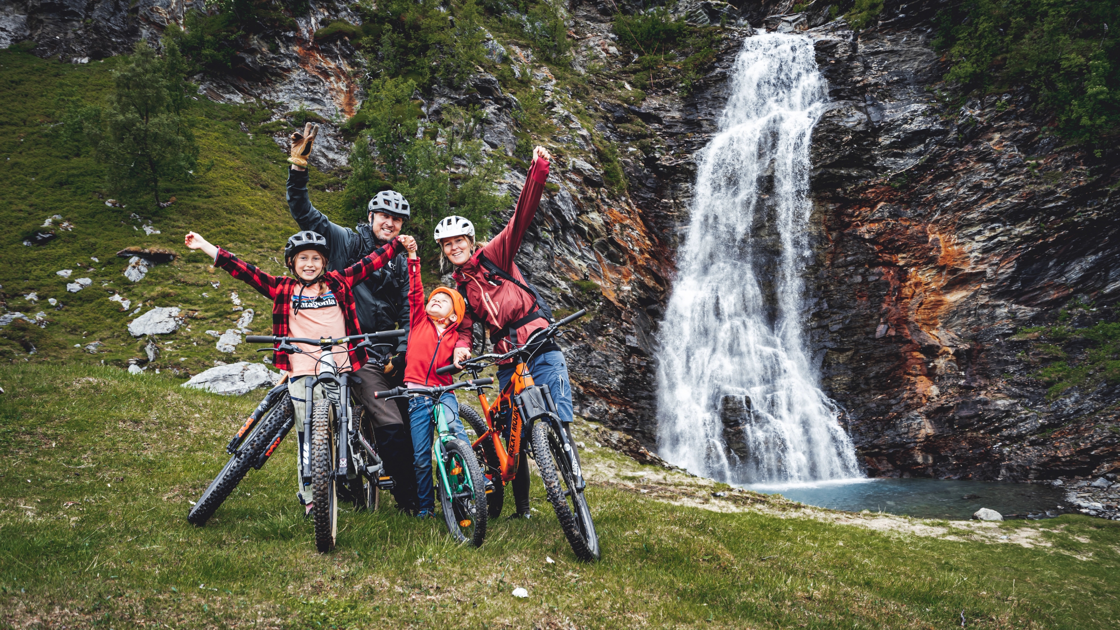 Family biking by the Rottenvik waterfall