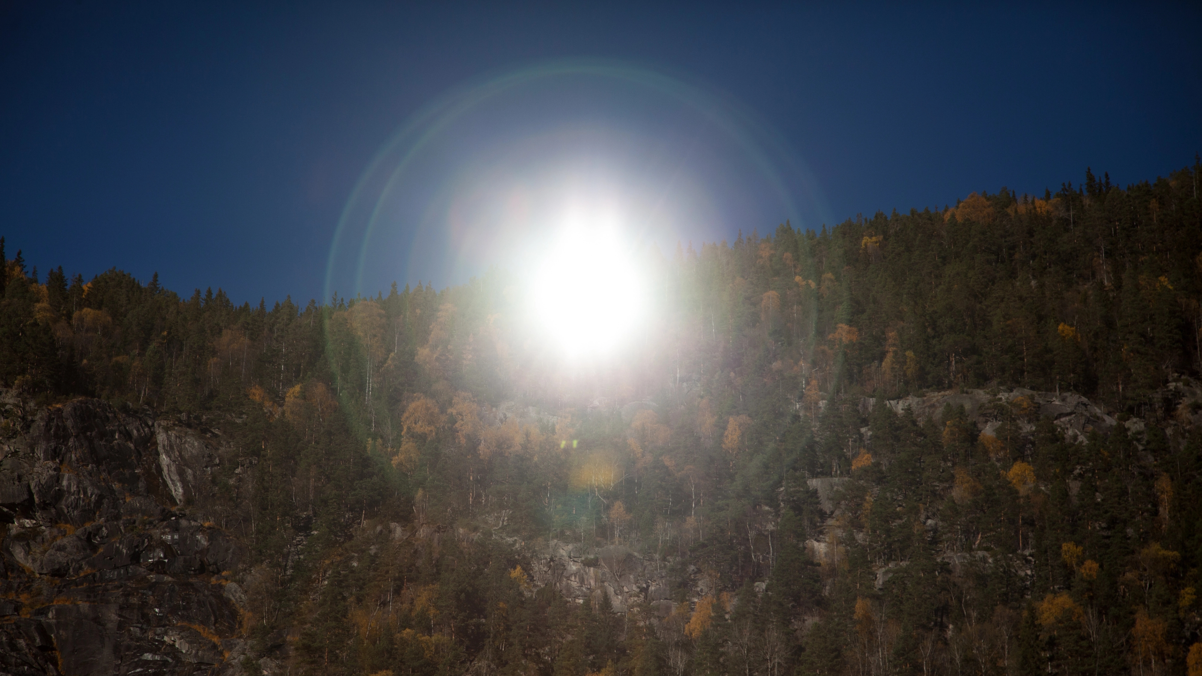 Die Sonnenreflexion vom Sonnenspiegel bei Rjukan in der Telemark, Ostnorwegen