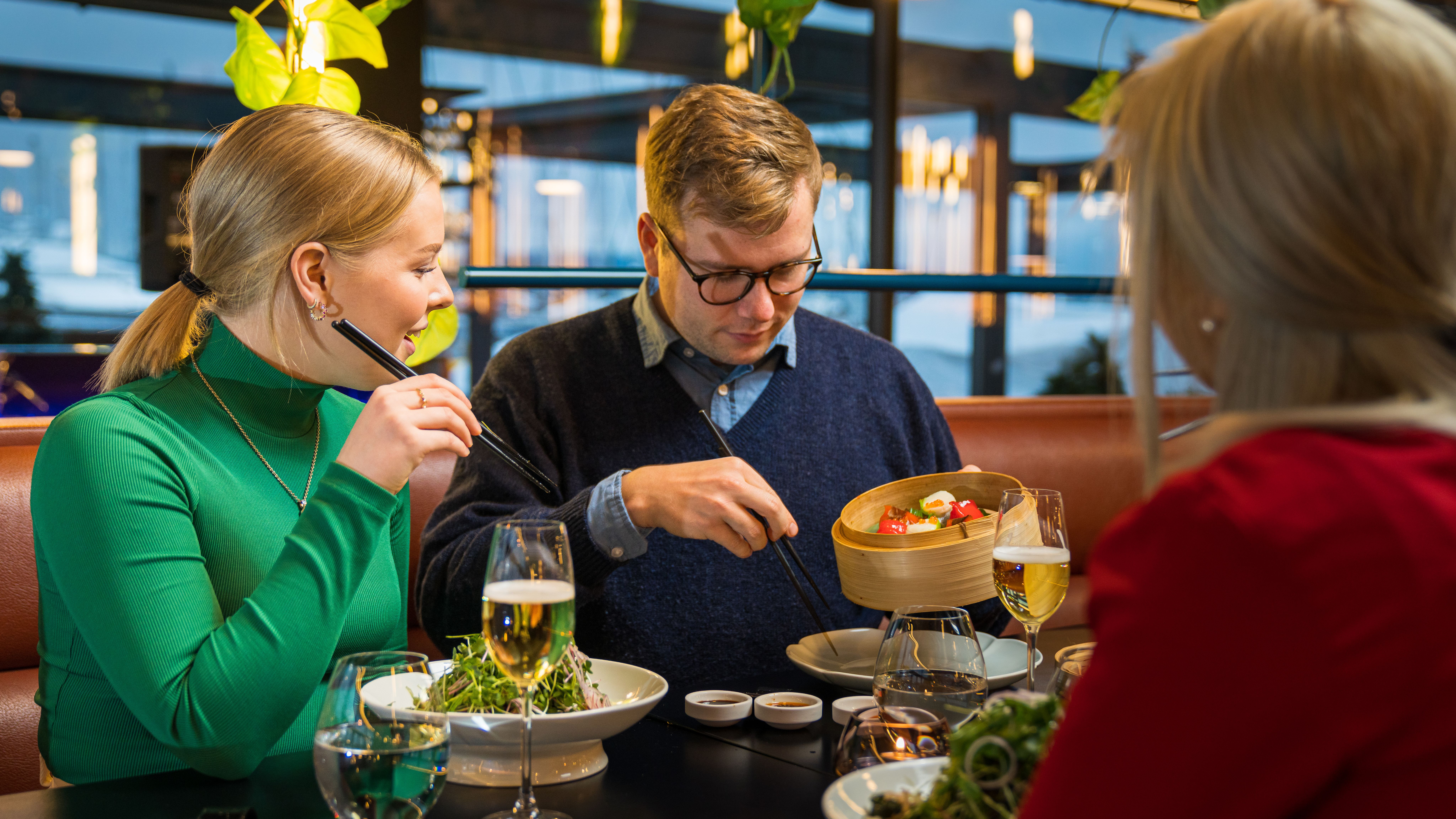 Friends enjoying dinner at a restaurant in Oslo