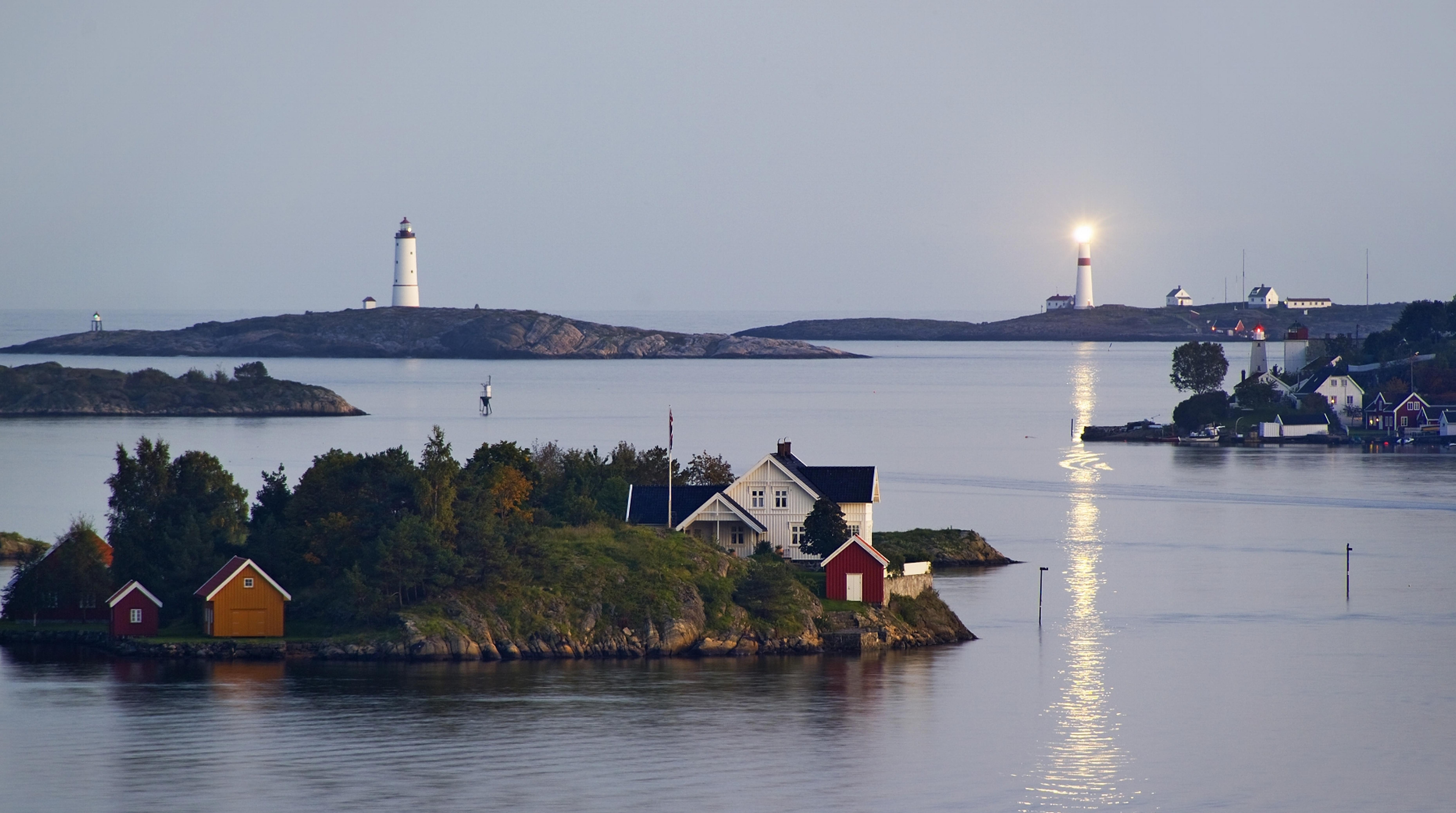 Galtesund with lighthouses Store and Lille Torungen in Arendal