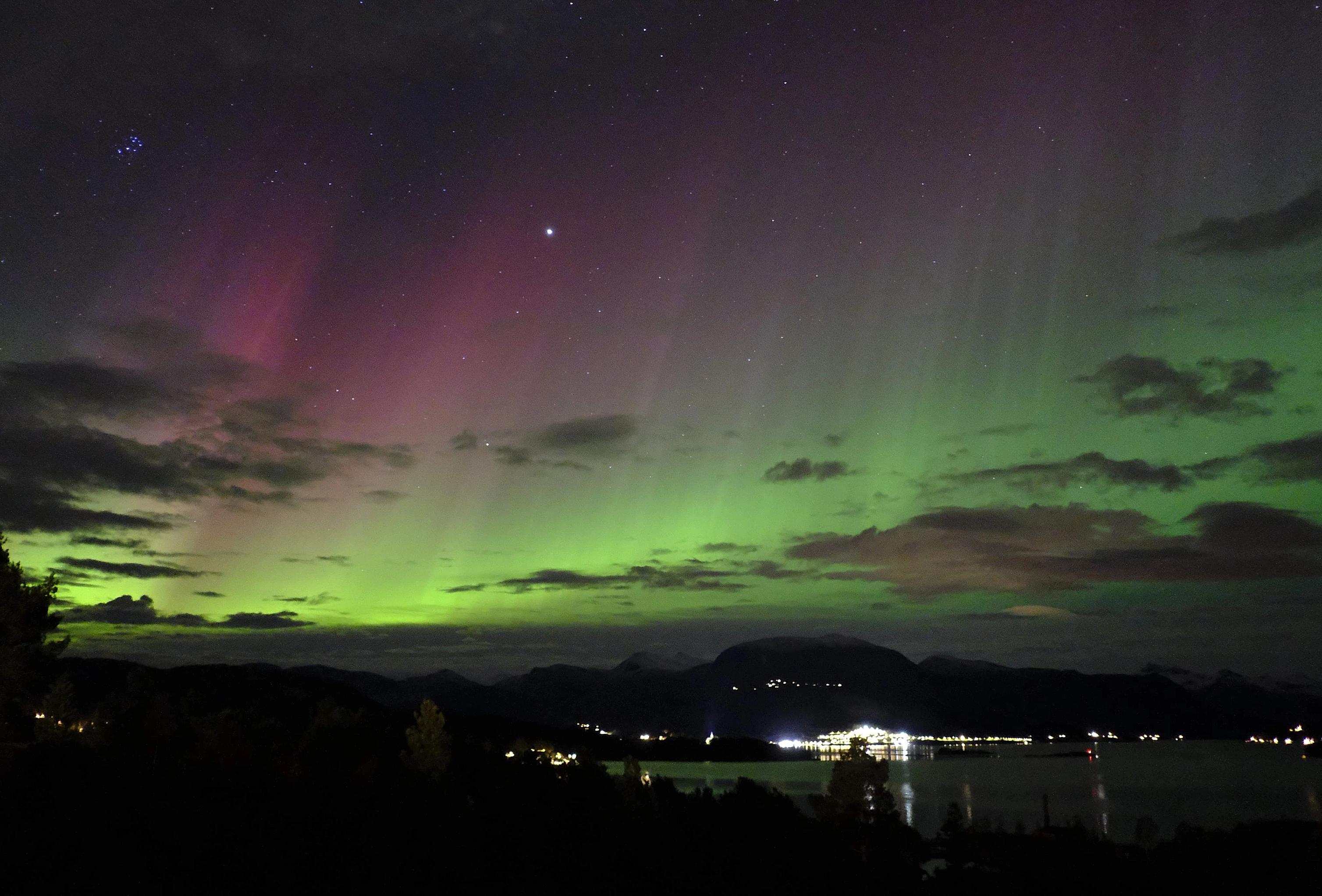 Northern lights over Skåla, outside Molde