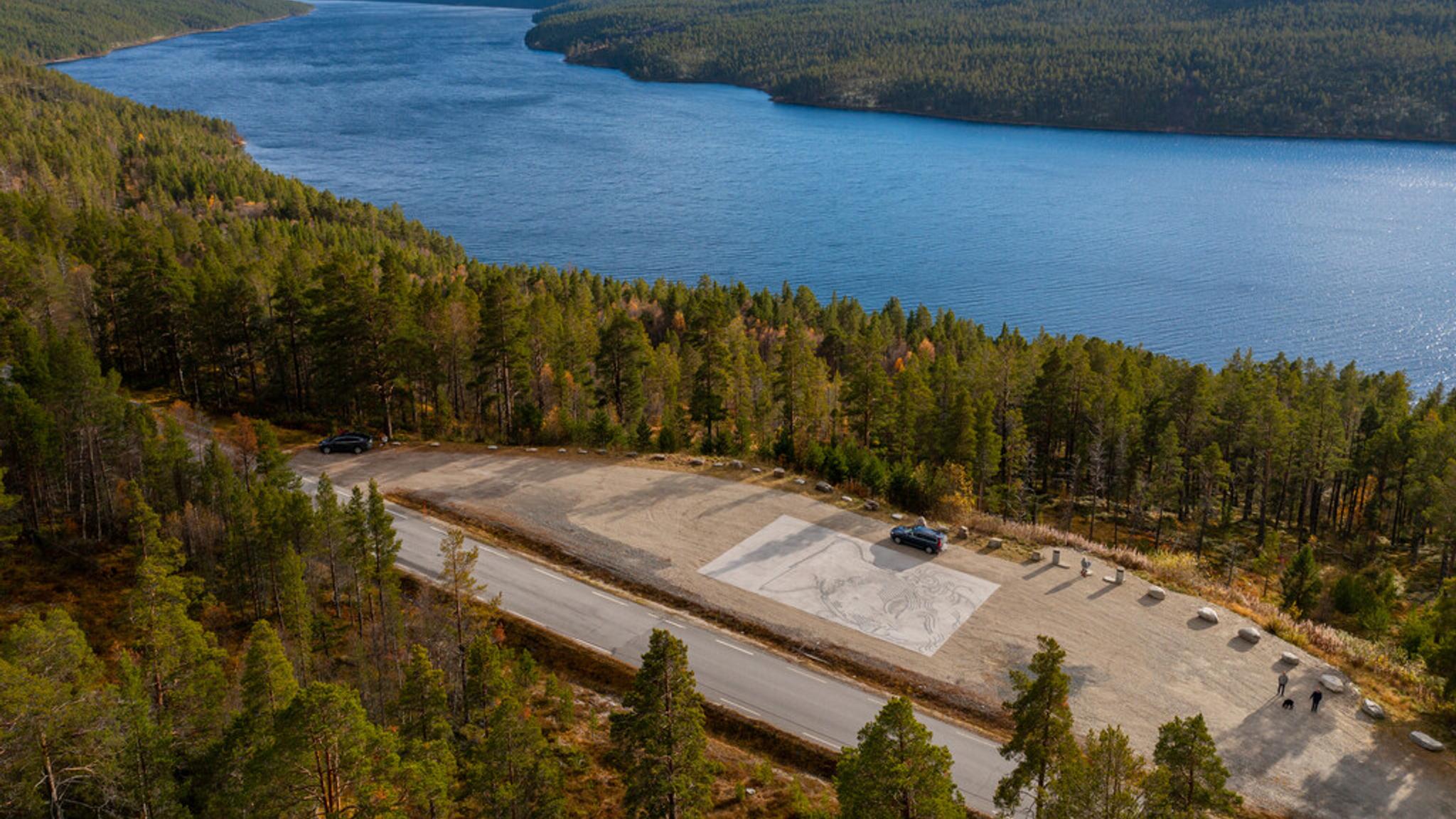 Art work on the ground in the middle of a vast nature landscape