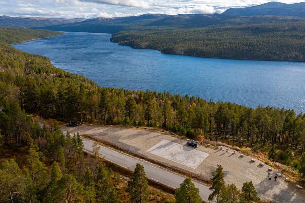 Art work on the ground in the middle of a vast nature landscape