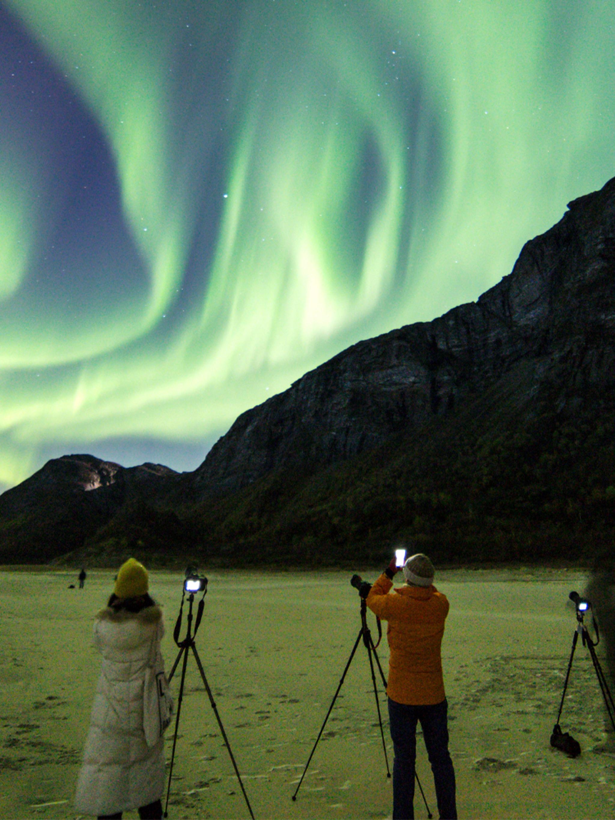 People learning how to photograph the northern lights in Gildeskål, Northern Norway