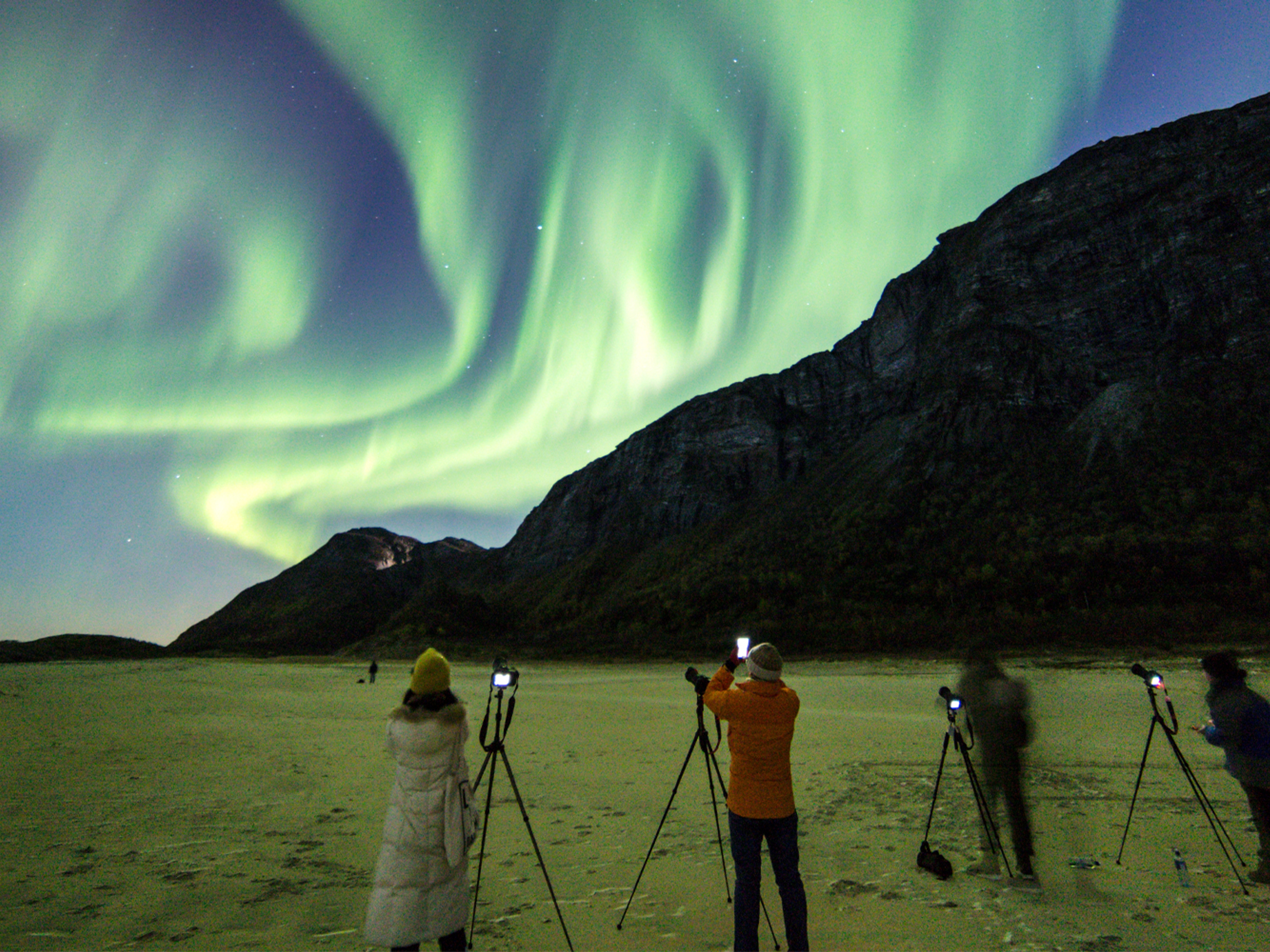 People learning how to photograph the northern lights in Gildeskål, Northern Norway