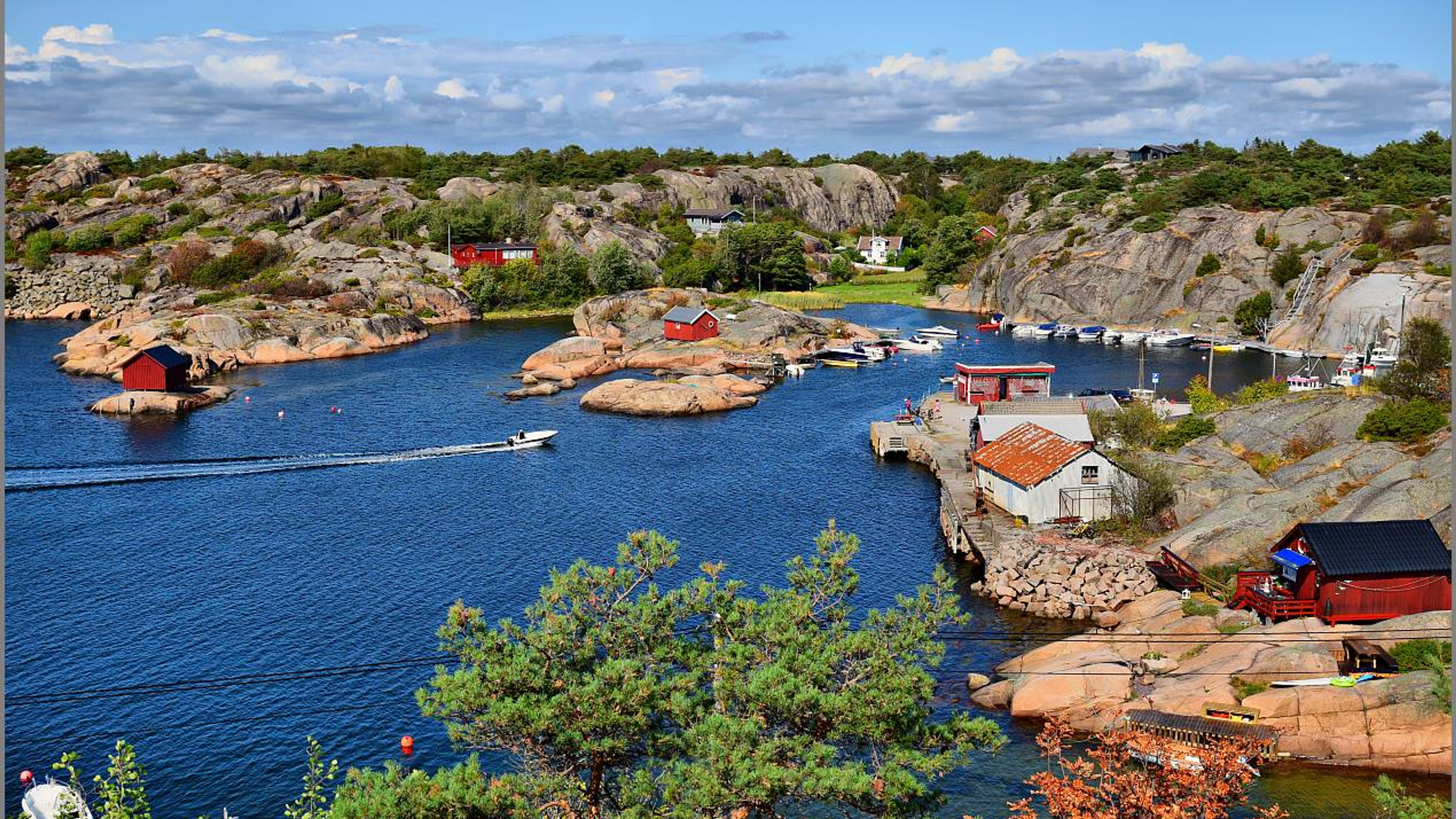 Den vakre kystlinjen på Hvaler utenfor Fredrikstad på Østlandet