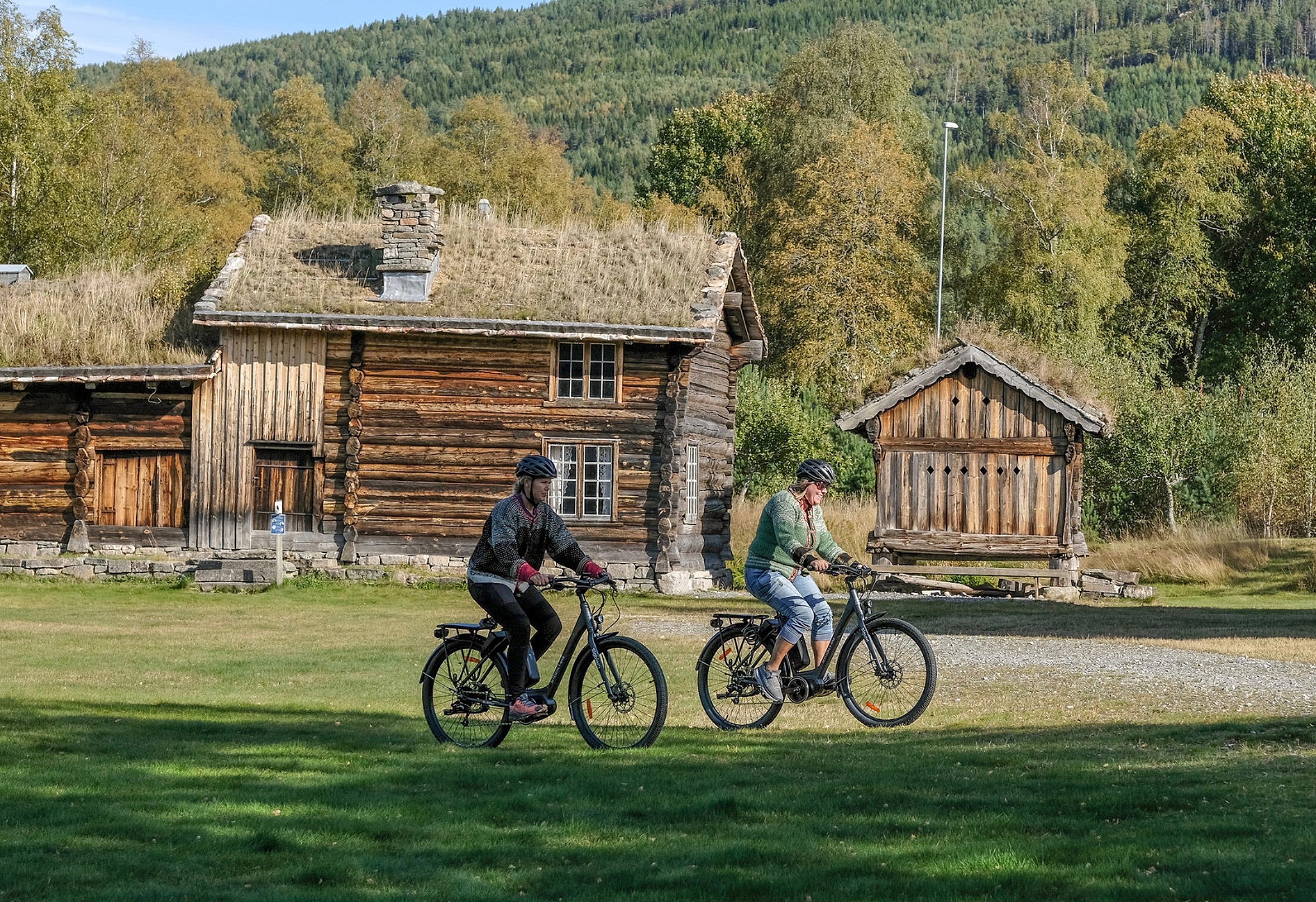 Two woman on electric cycles in Setesdal