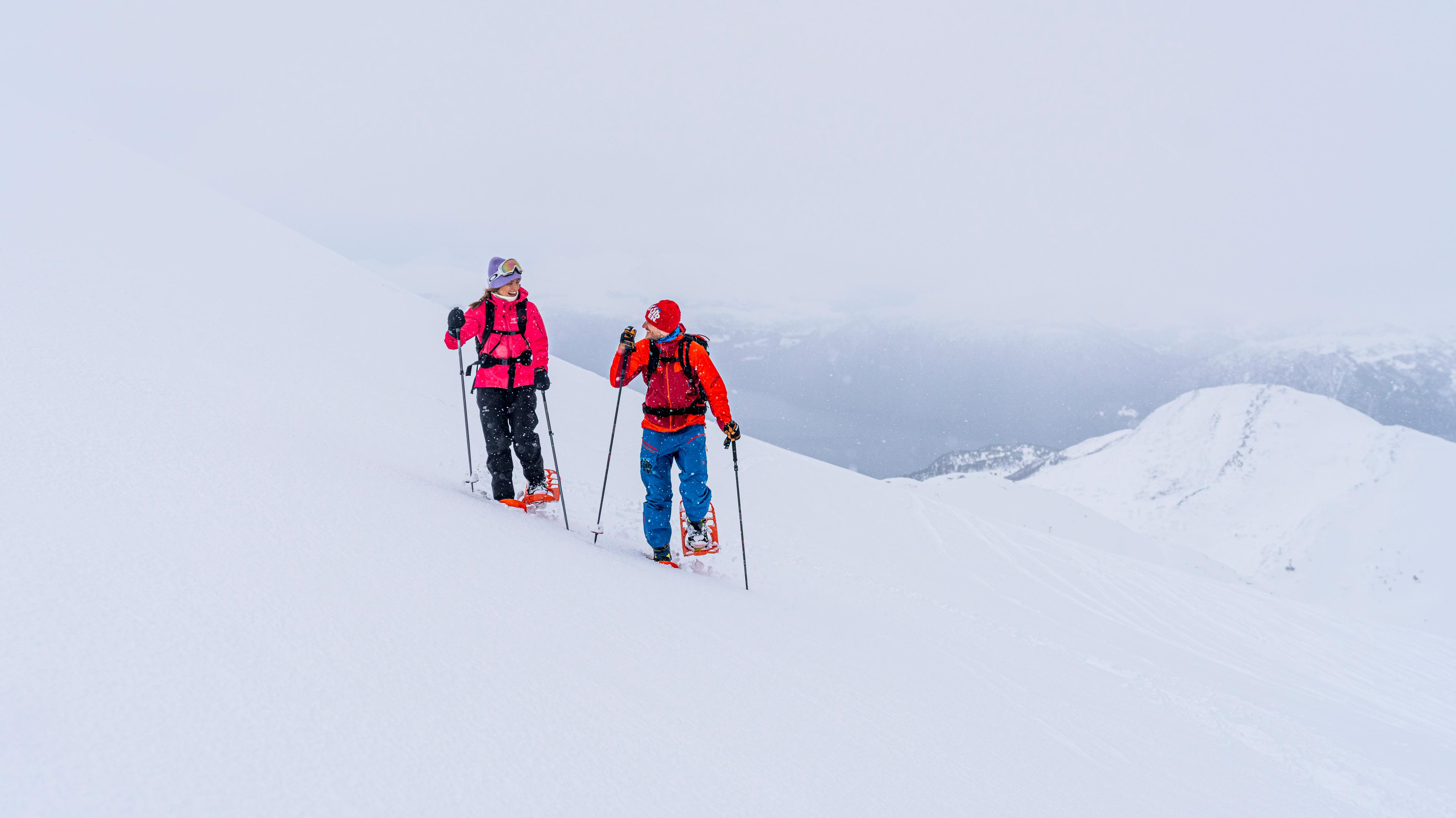 Two people snowshoeing at Strandafjellet