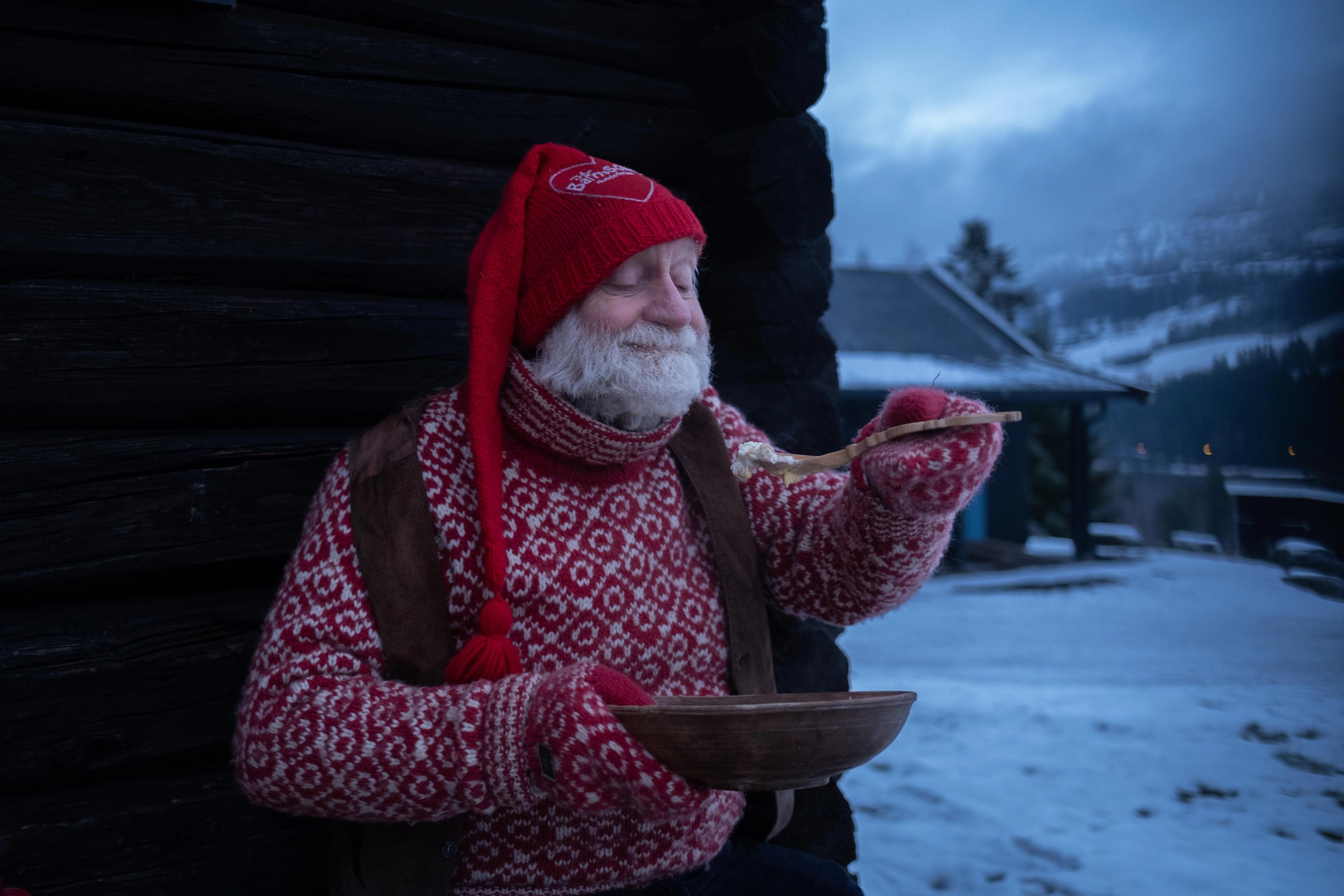 The Norwegian "Fjøsnisse" eating porridge.
