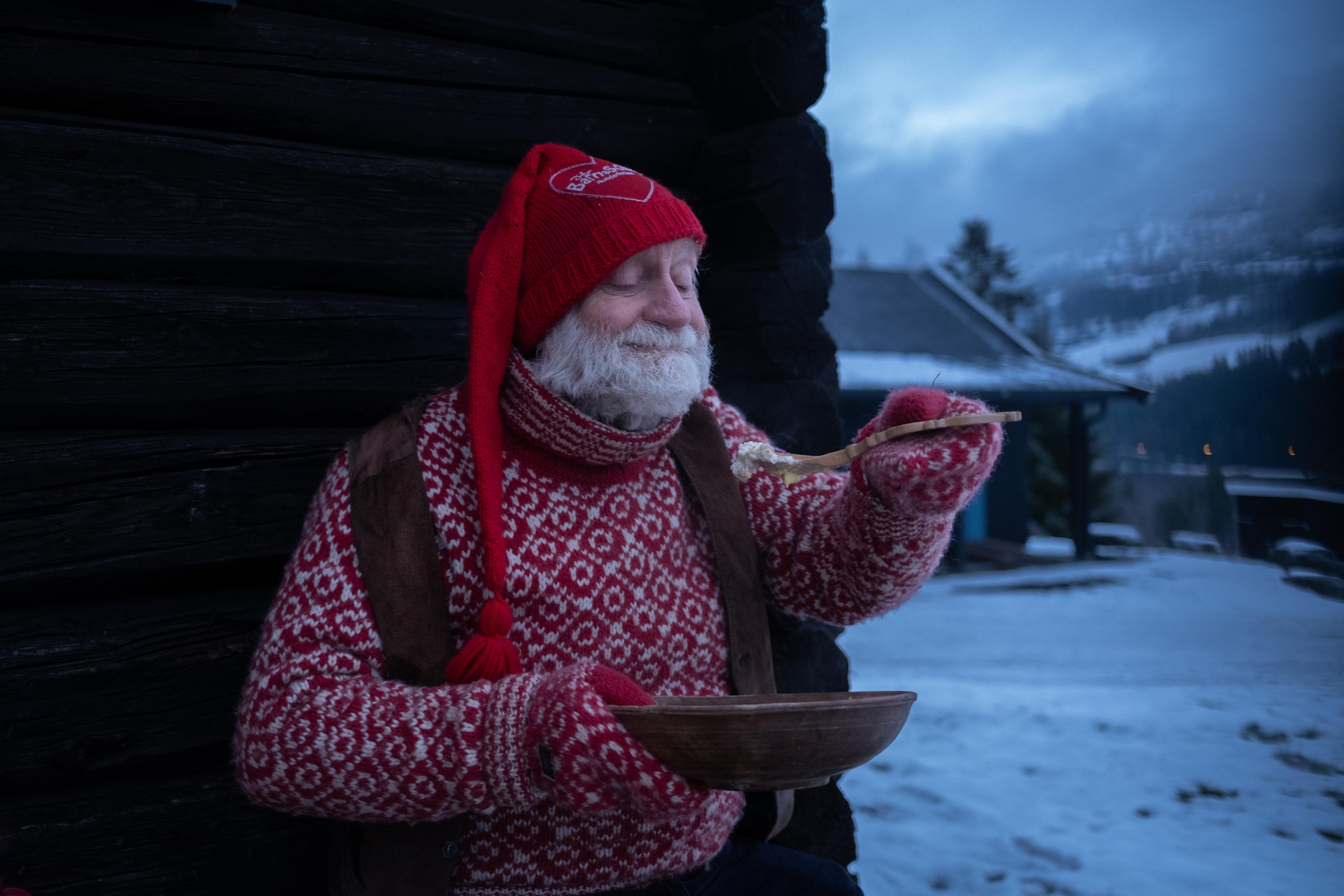 The Norwegian "Fjøsnisse" eating porridge.