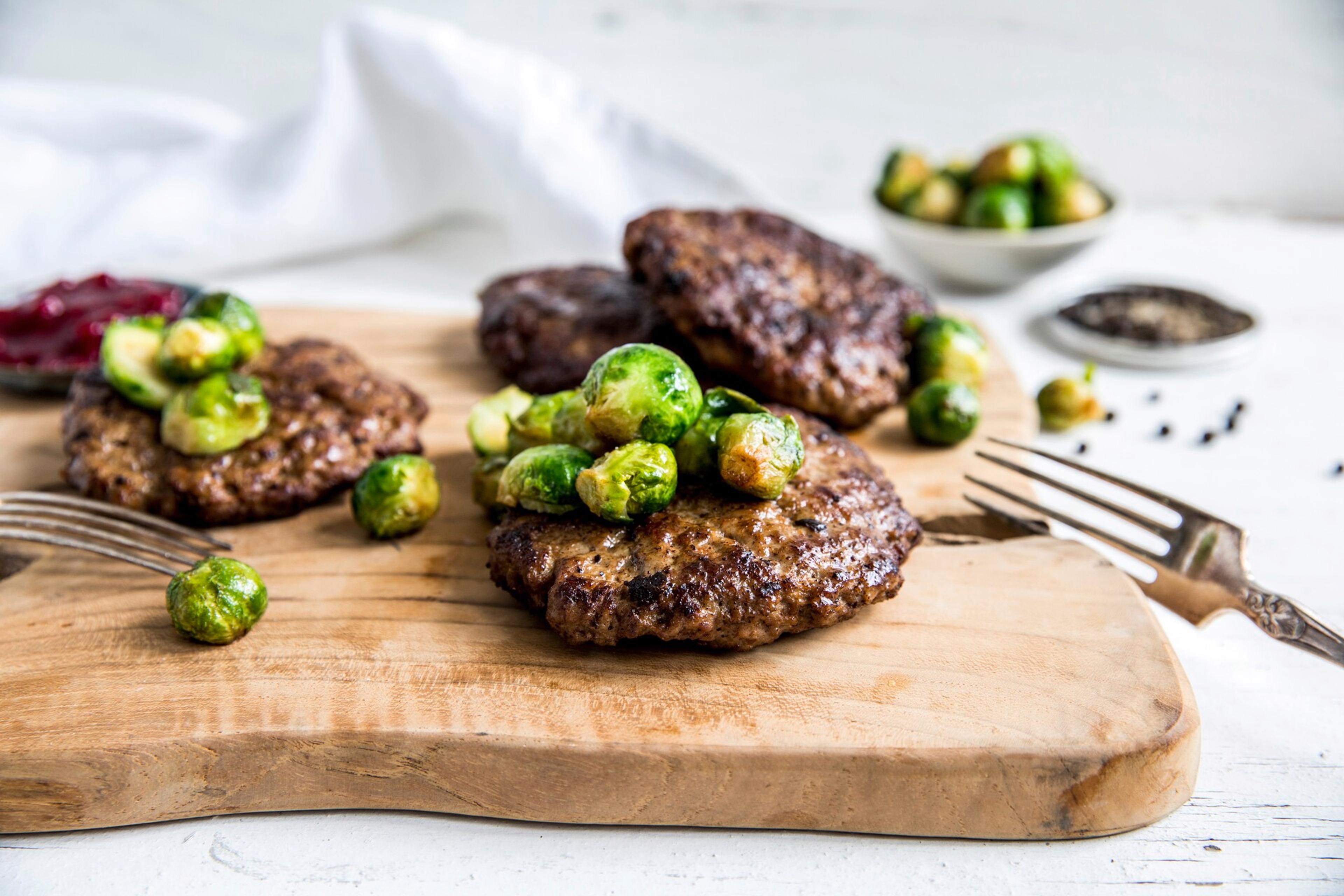 Elk meat cakes on a plate.
