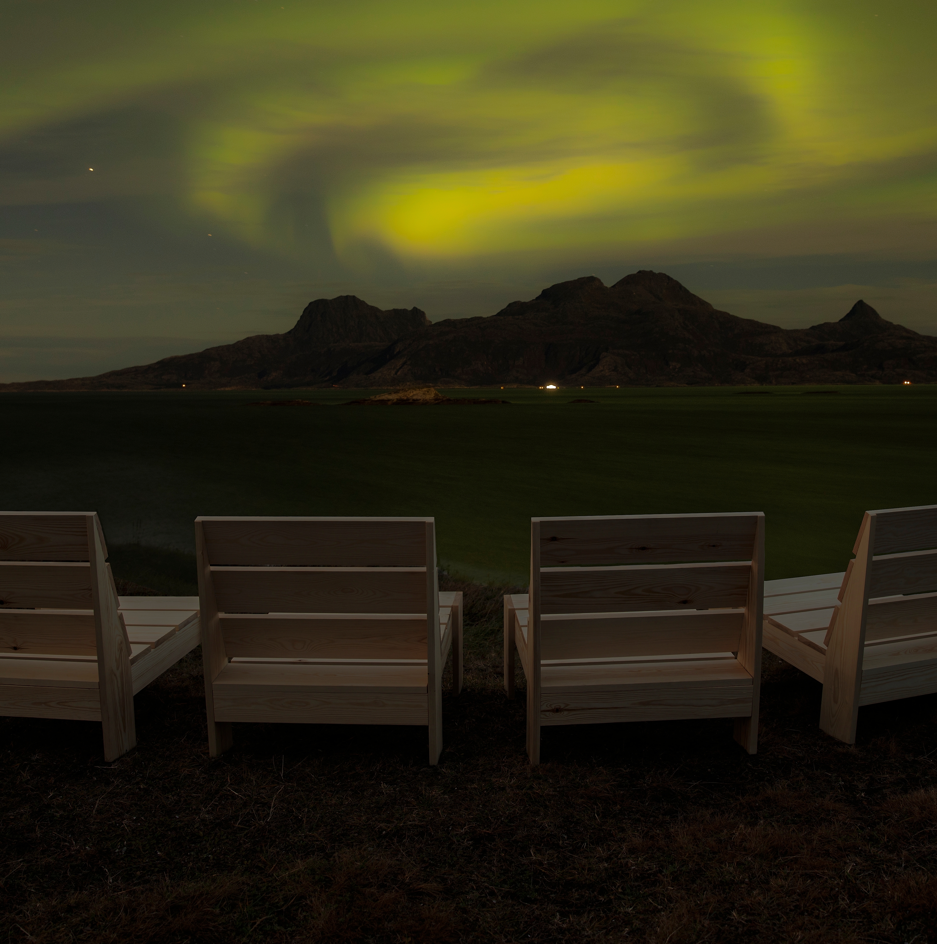 Chairs with view of the northern lights in Bodø