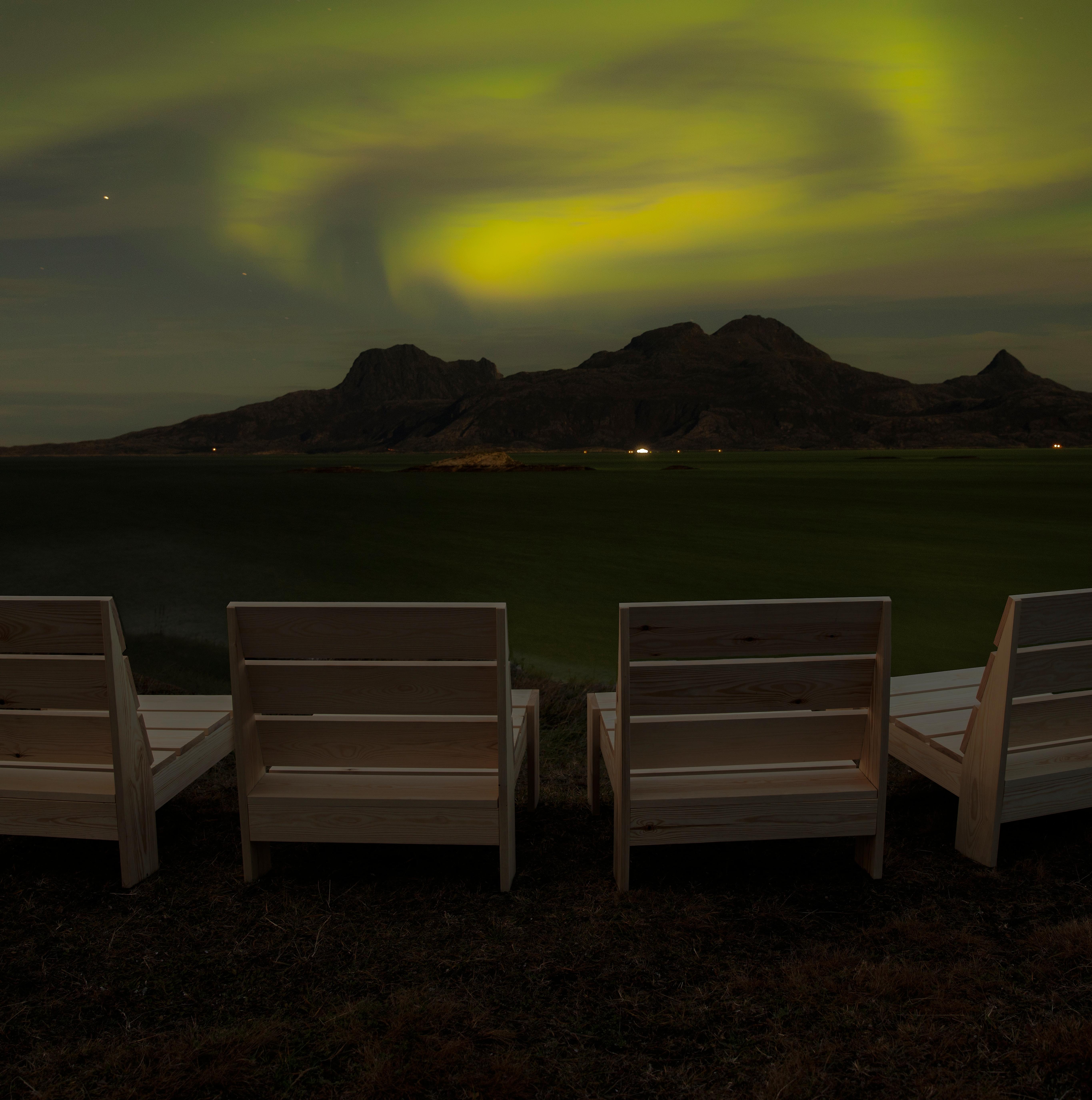 Chairs with view of the northern lights in Bodø